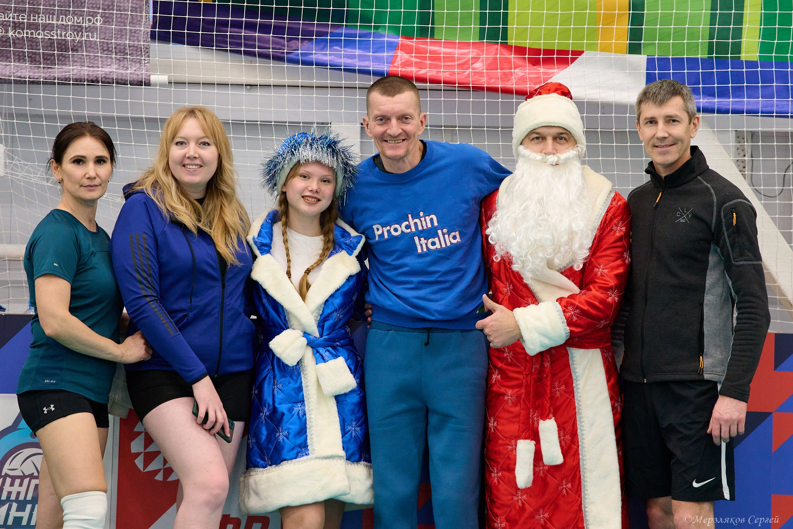 Новогодний волейбольный турнир. Ижевск. 16.12.23. Спортивный репортажный фотограф в Ижевске Сергей Мерзляков