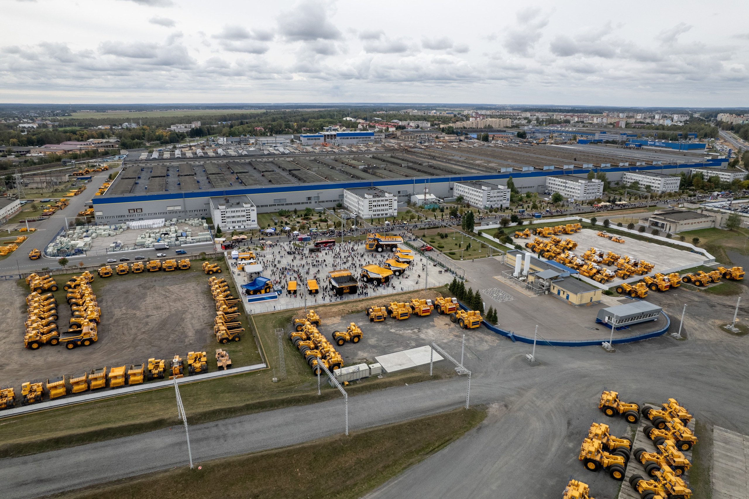 Пляжный волейбол на БелАЗе. Photographer Danil Aykin