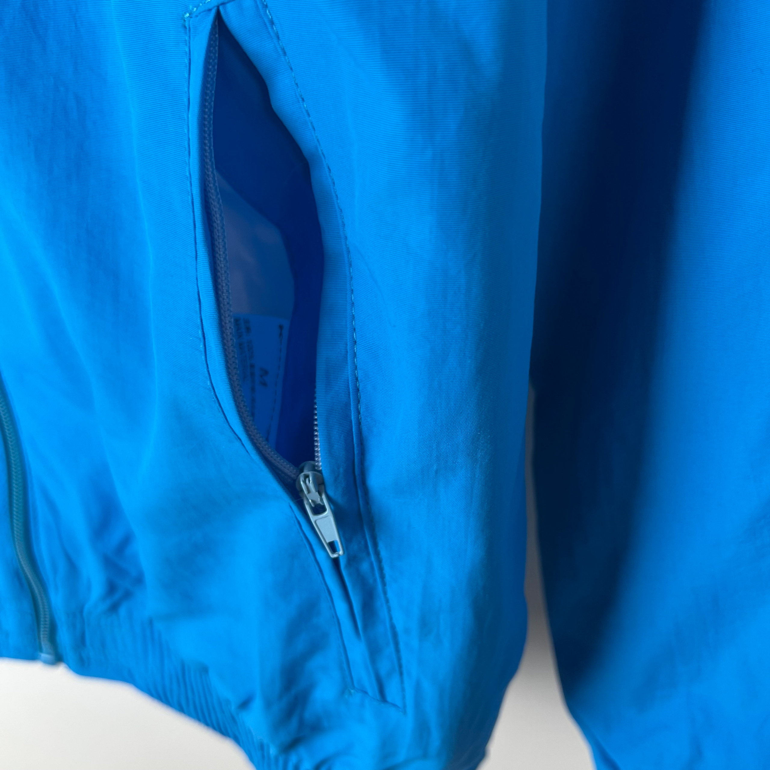 Купить ветровку Juventus 2023-2024 имеет две стороны. Футбольный магазин — ssw_magazin