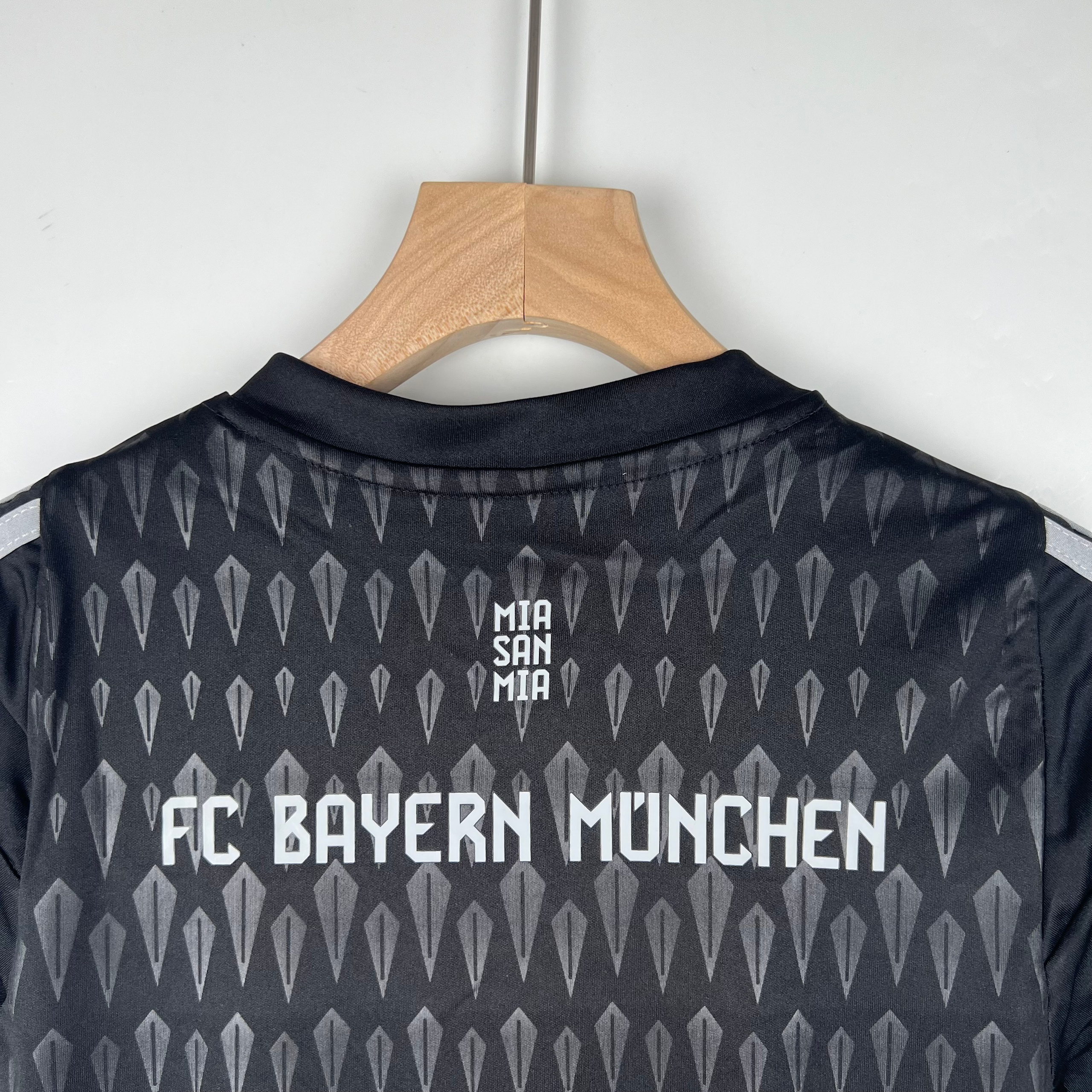 Вратарская футболка детская Bayern Munich 2023-2024. Футбольный магазин — ssw_magazin