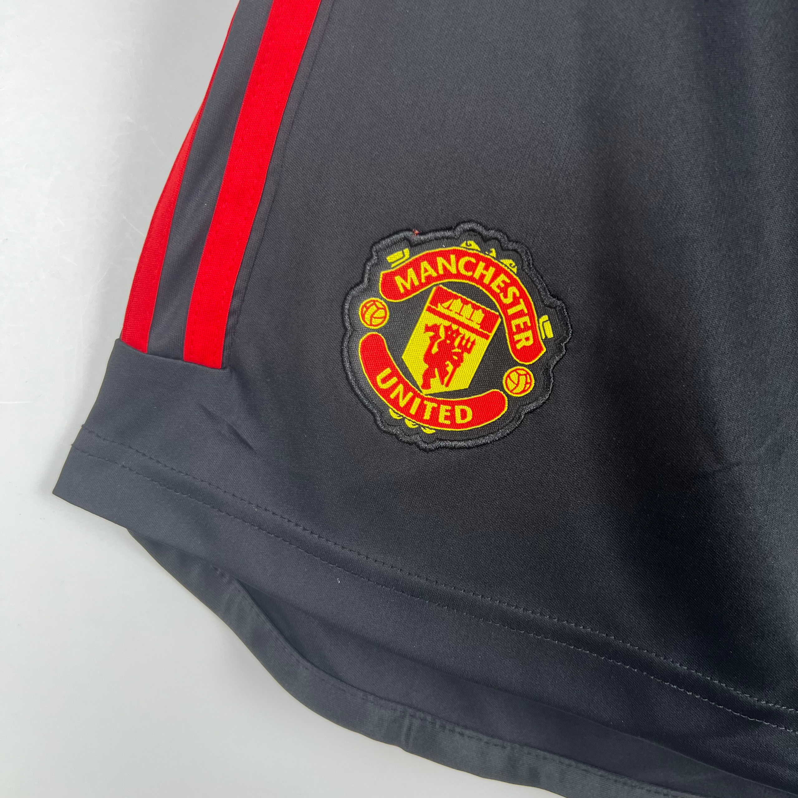 Купить футбольные шорты Manchester United 2023-2024. Футбольный магазин — ssw_magazin