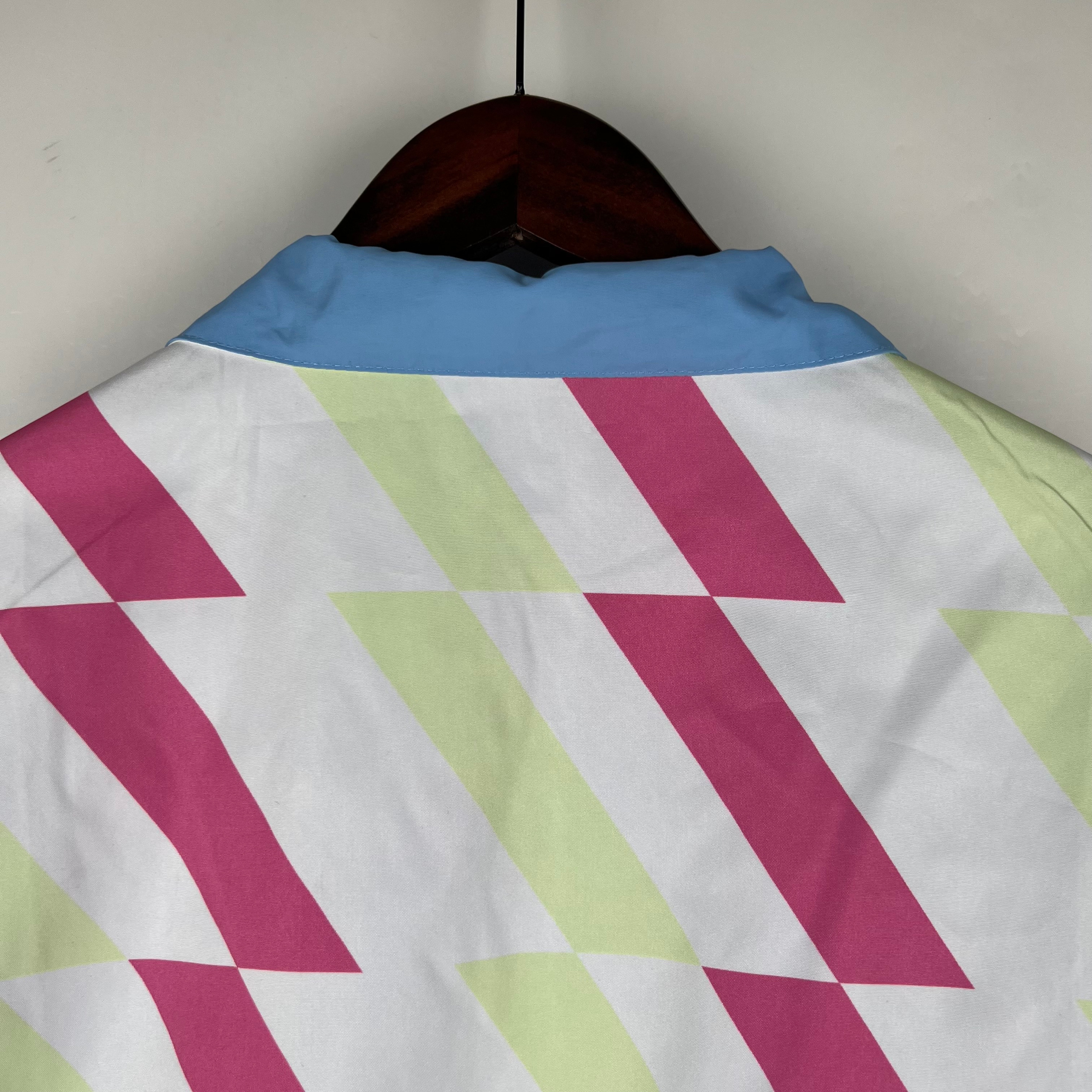 Купить ветровку Manchester City 2023-2024 имеет две стороны. Футбольный магазин — ssw_magazin