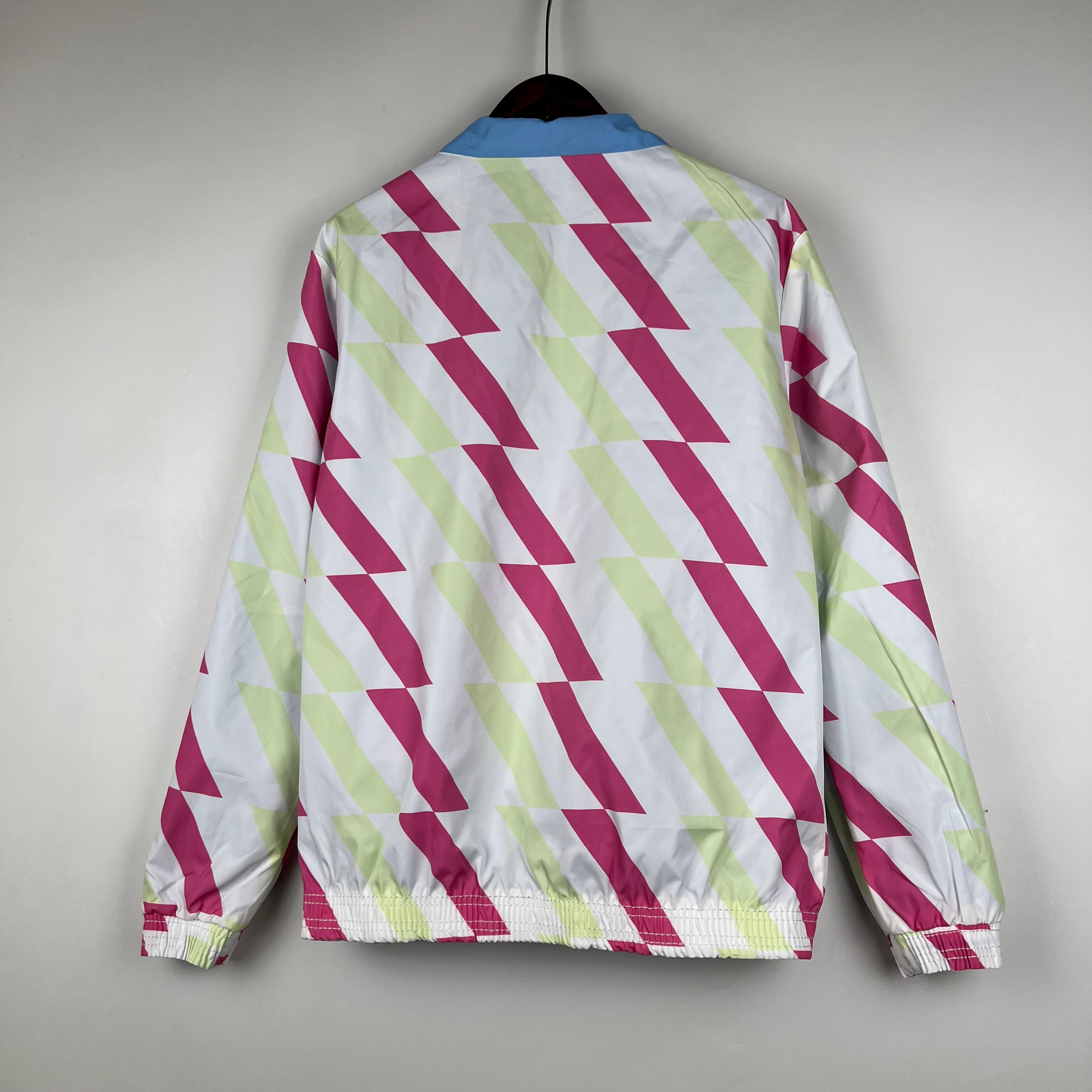 Купить ветровку Manchester City 2023-2024 имеет две стороны. Футбольный магазин — ssw_magazin