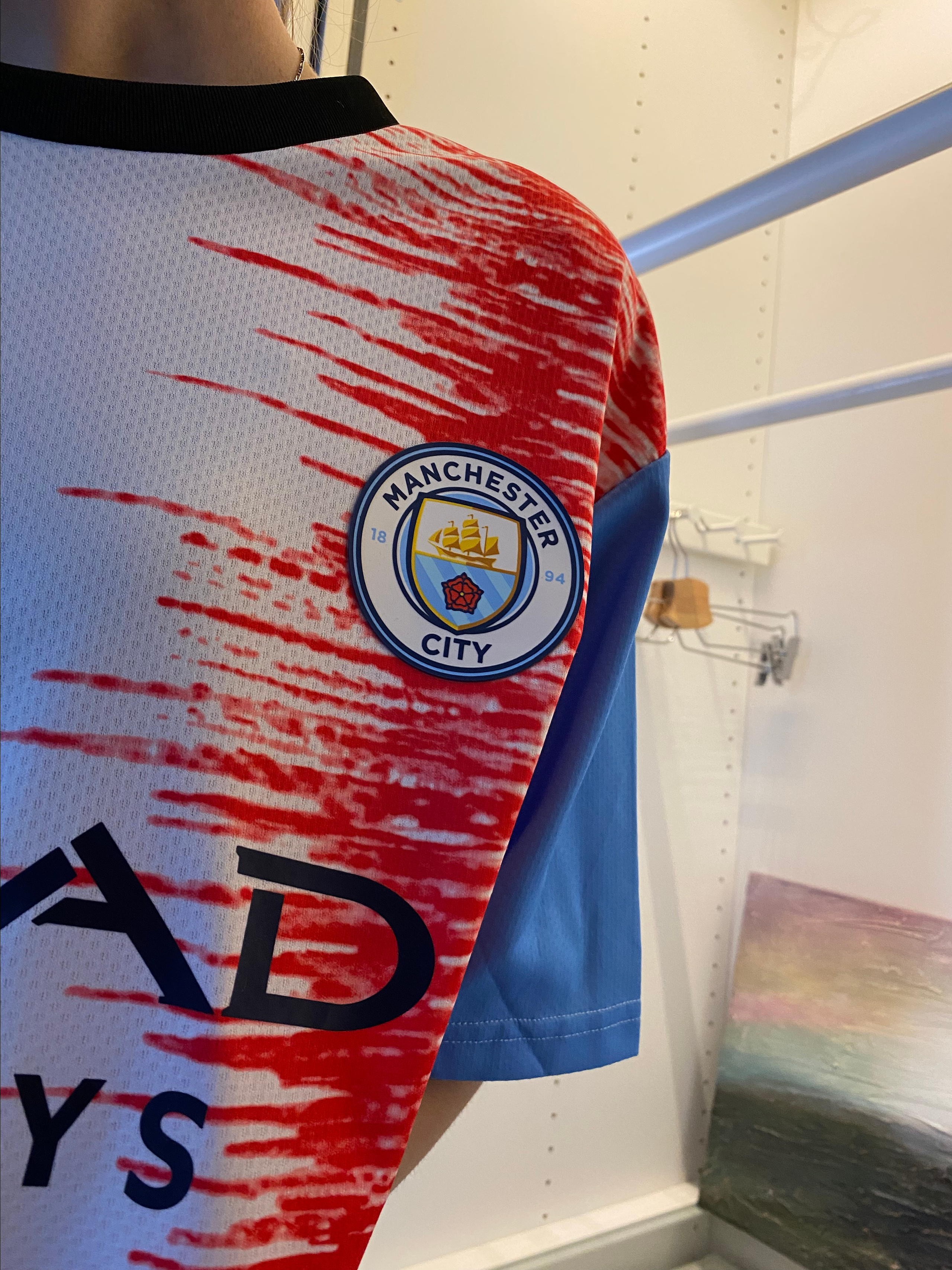 Видео обзор на футболку Manchester City 2021-2022. Футбольный магазин — ssw_magazin