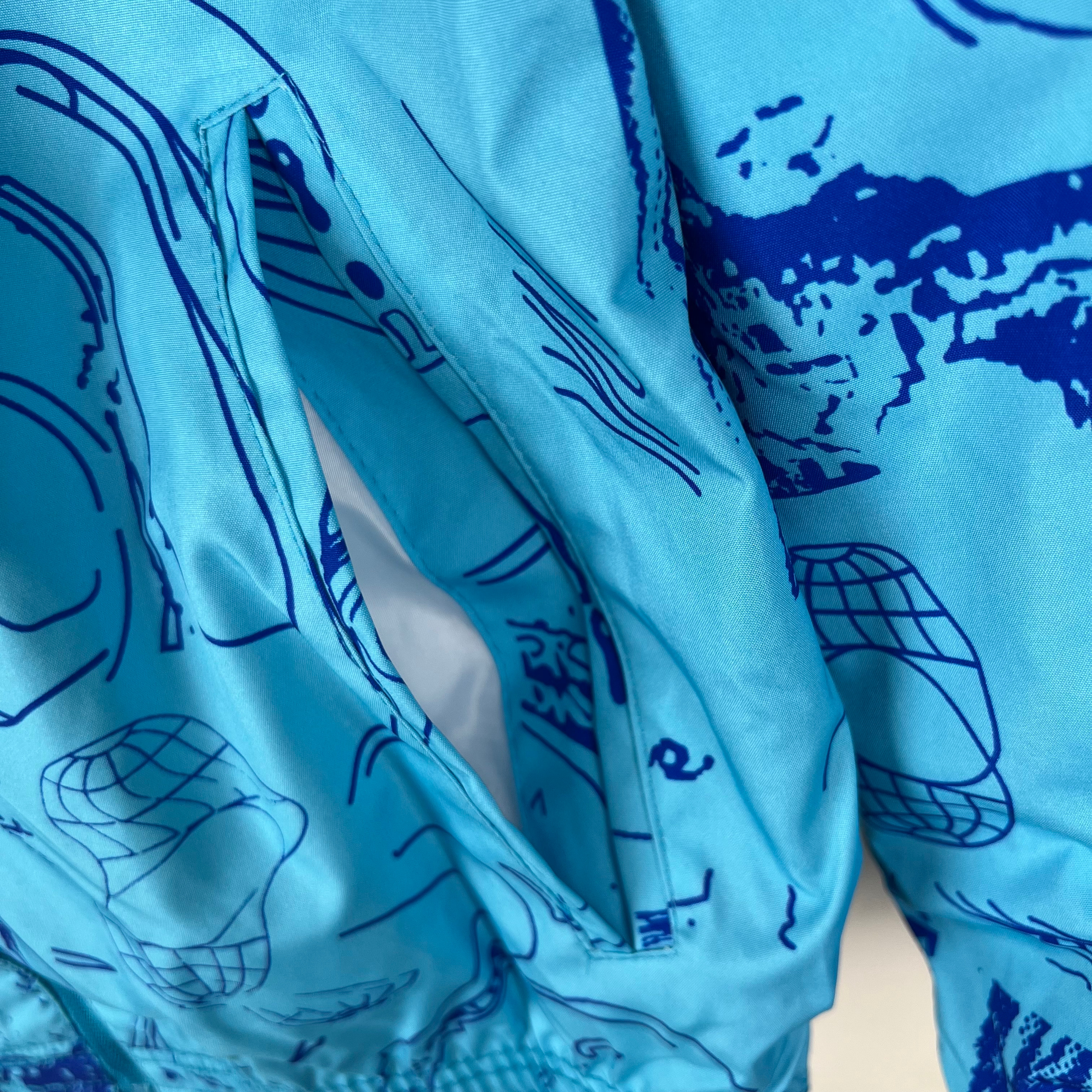 Купить ветровку Juventus 2023-2024 имеет две стороны. Футбольный магазин — ssw_magazin