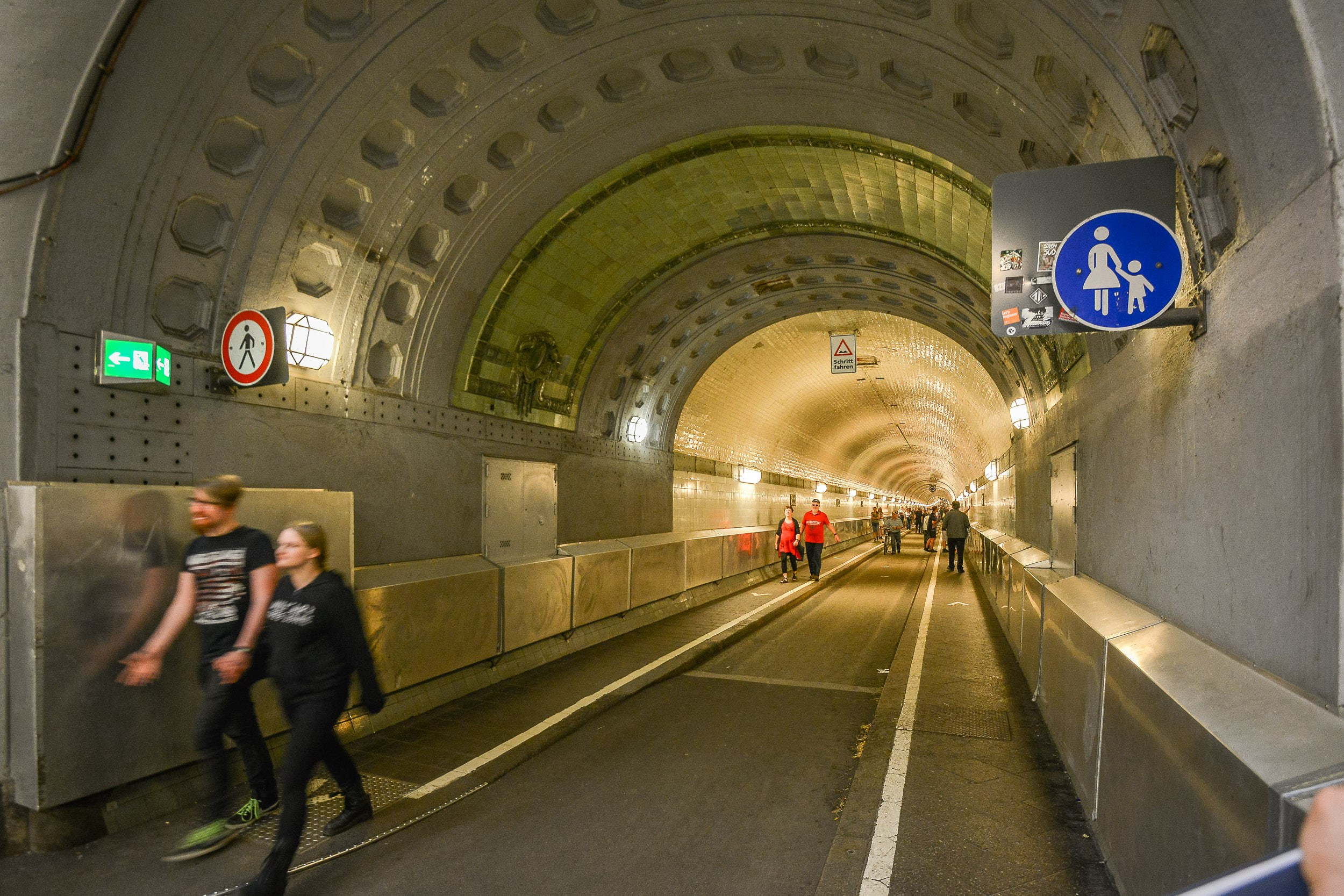 праздник, Беларусь, минск фотограф, репортажной фотограф Беларусь,  фотограф в Минске, Алексей Матюшков, фоторепортер Беларуси, Репортажная съемка мероприятий,  день рождения, Тоннель через Эльбу