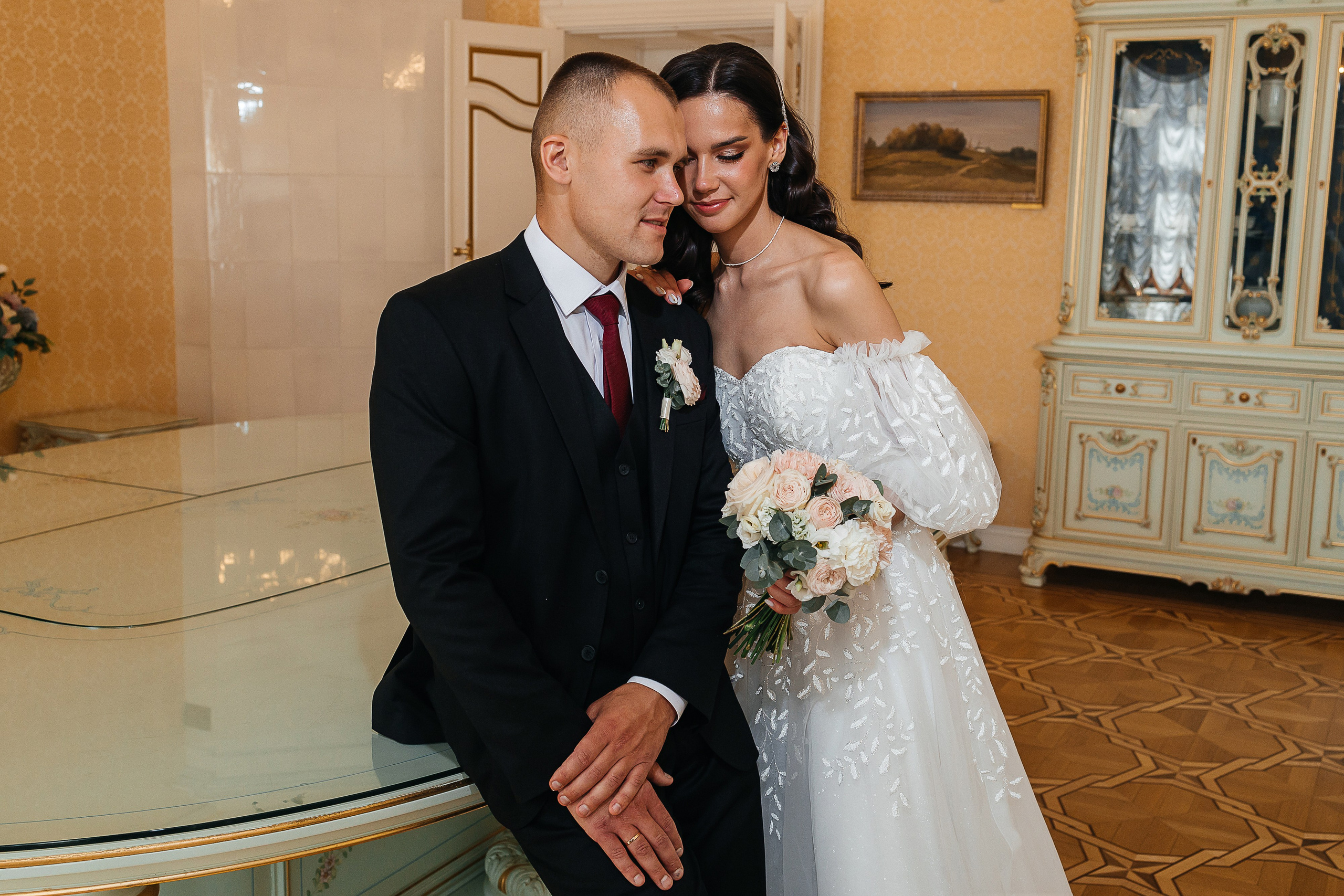 Волшебное утро невесты в номере отеля. Олег Сверчков | Свадебный фотограф Вологда