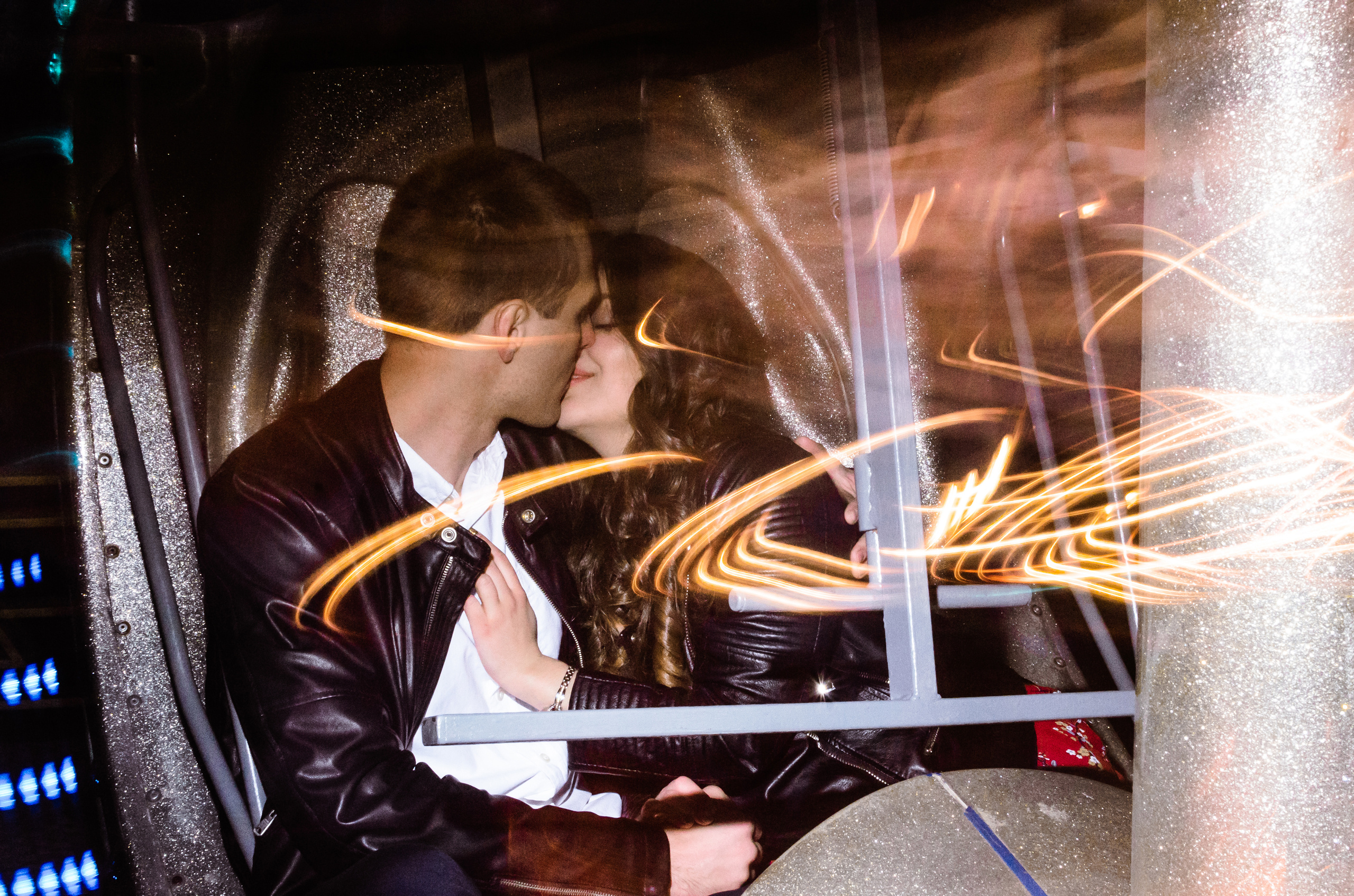 Love Story фотосессия Настя и Андрей в городе. Фотограф Ольга Дзюба. Фотограф Ольга Дзюба. Фототерапия как зеркало души. КМВ