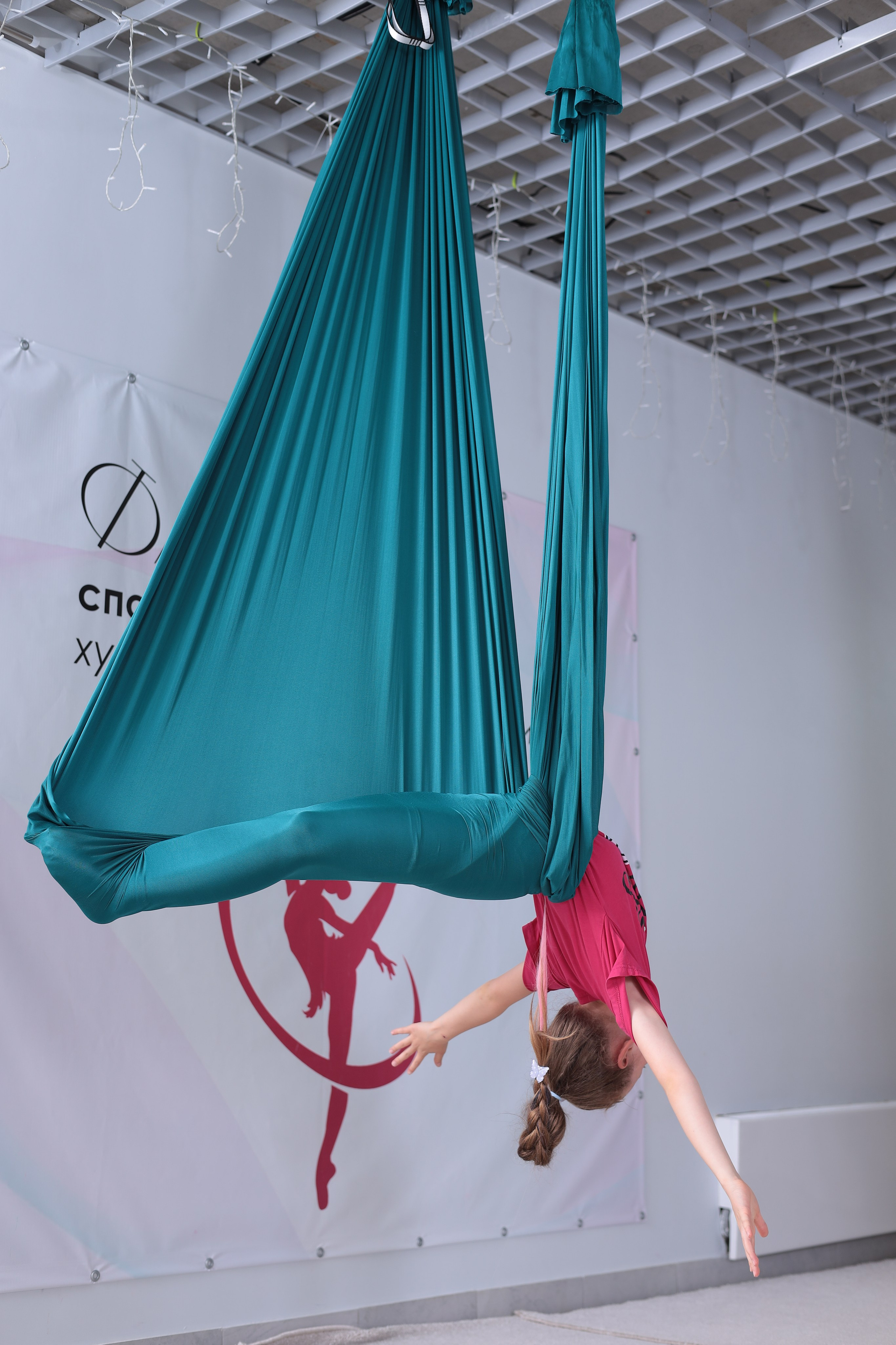 Детская аэройога. Фотограф Надршина Лилия