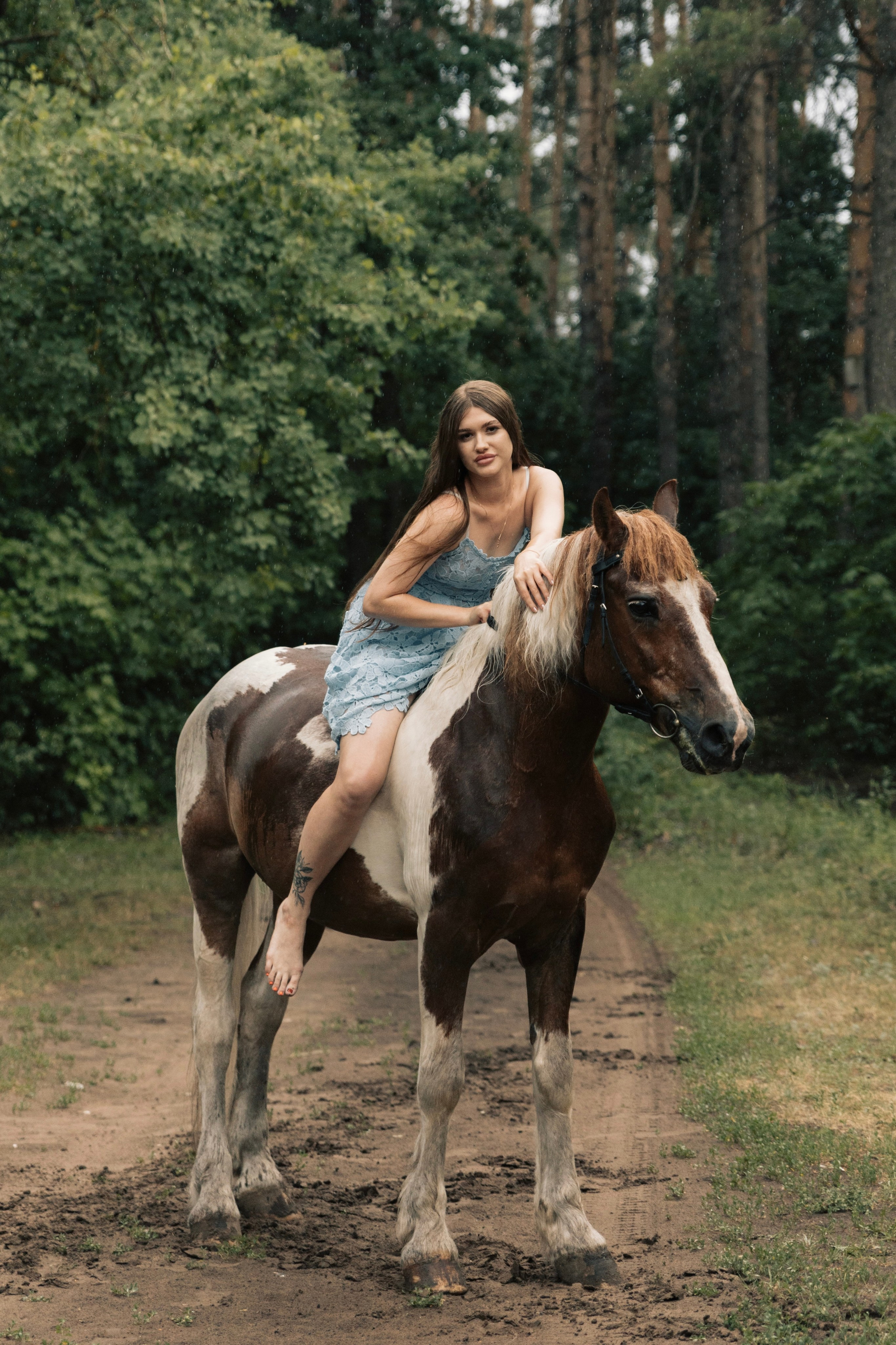 Съемка с лошадью под дождем. Семейный и конный фотограф в Краснодарском крае и Адыгее