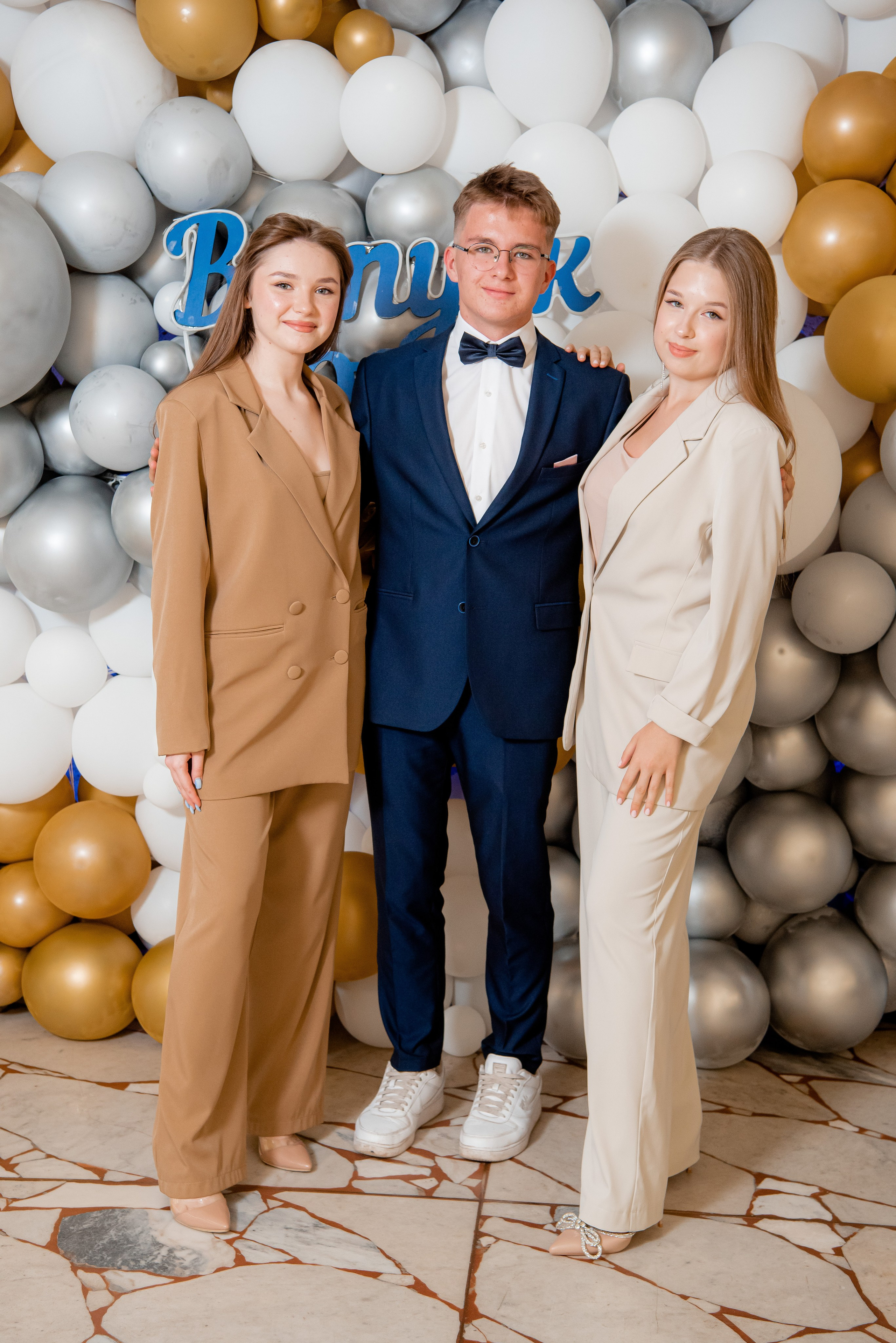 30 Школа. Вручение и Банкет. ДК Юбилейный и Банхоф. Фотограф в Волгограде и Волжском Александр Горбань