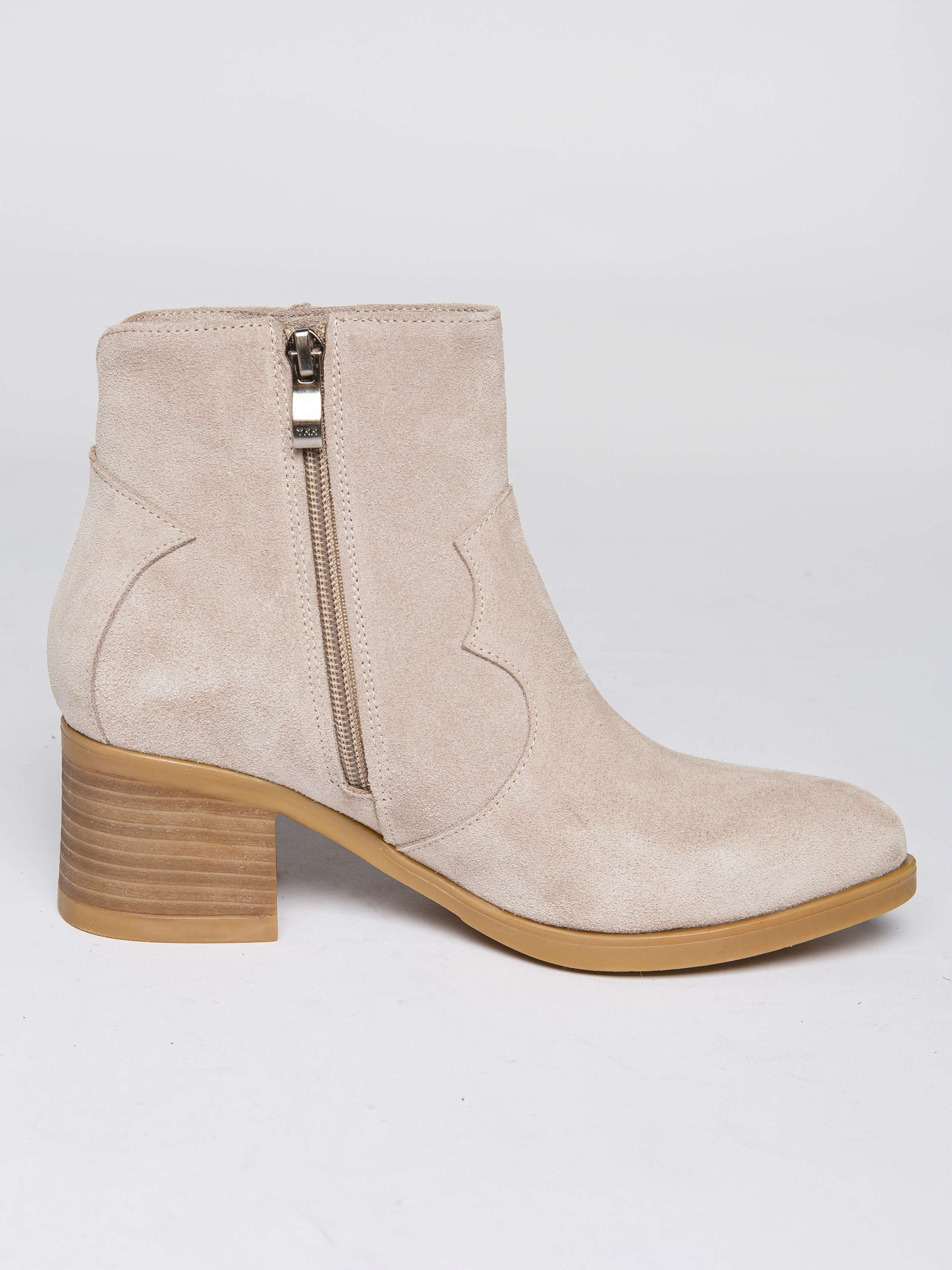 Обувь на модели. Фотограф Мария Кольцова