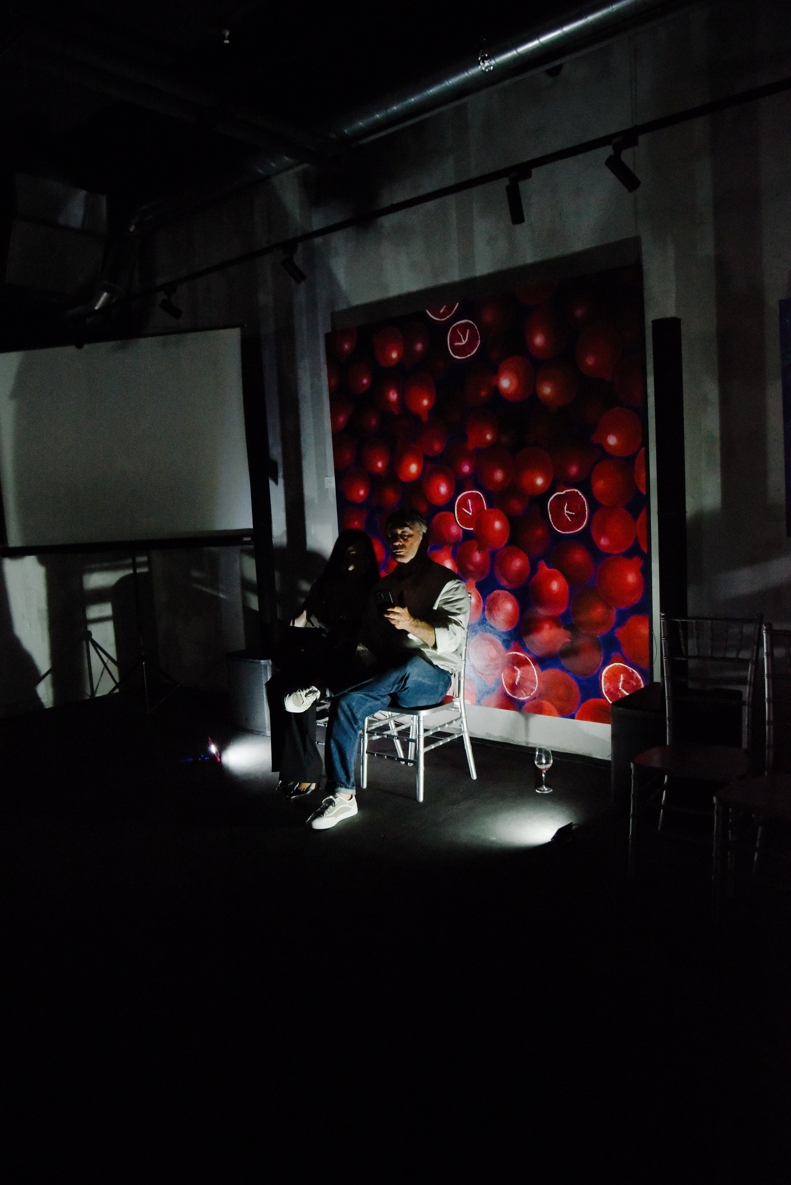 Александр Дильбази Игра взглядов в гранатовом саду. Фотограф Лола Волна, город Москва