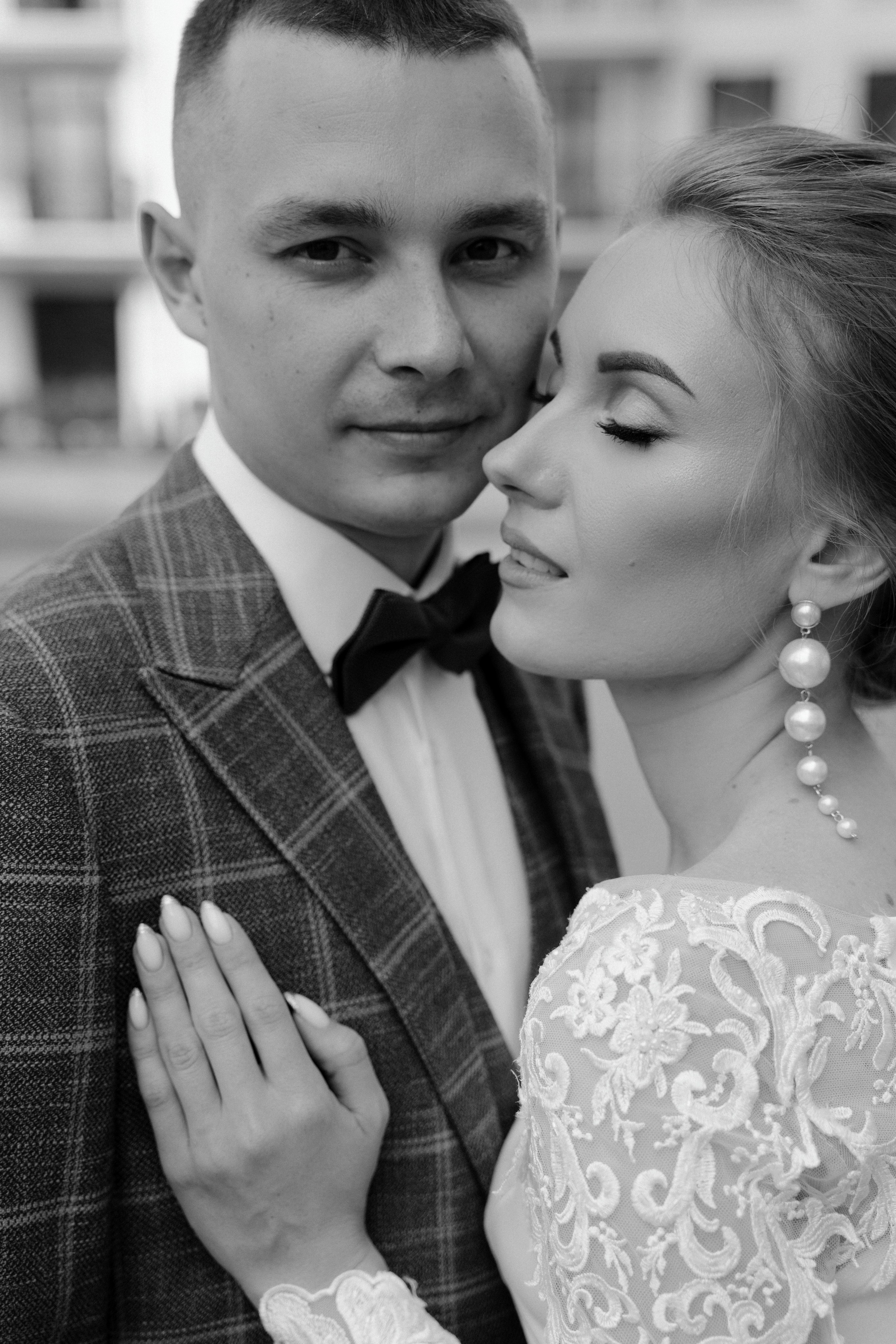 Черно-белый снимок свадьба портрет невеста и жених