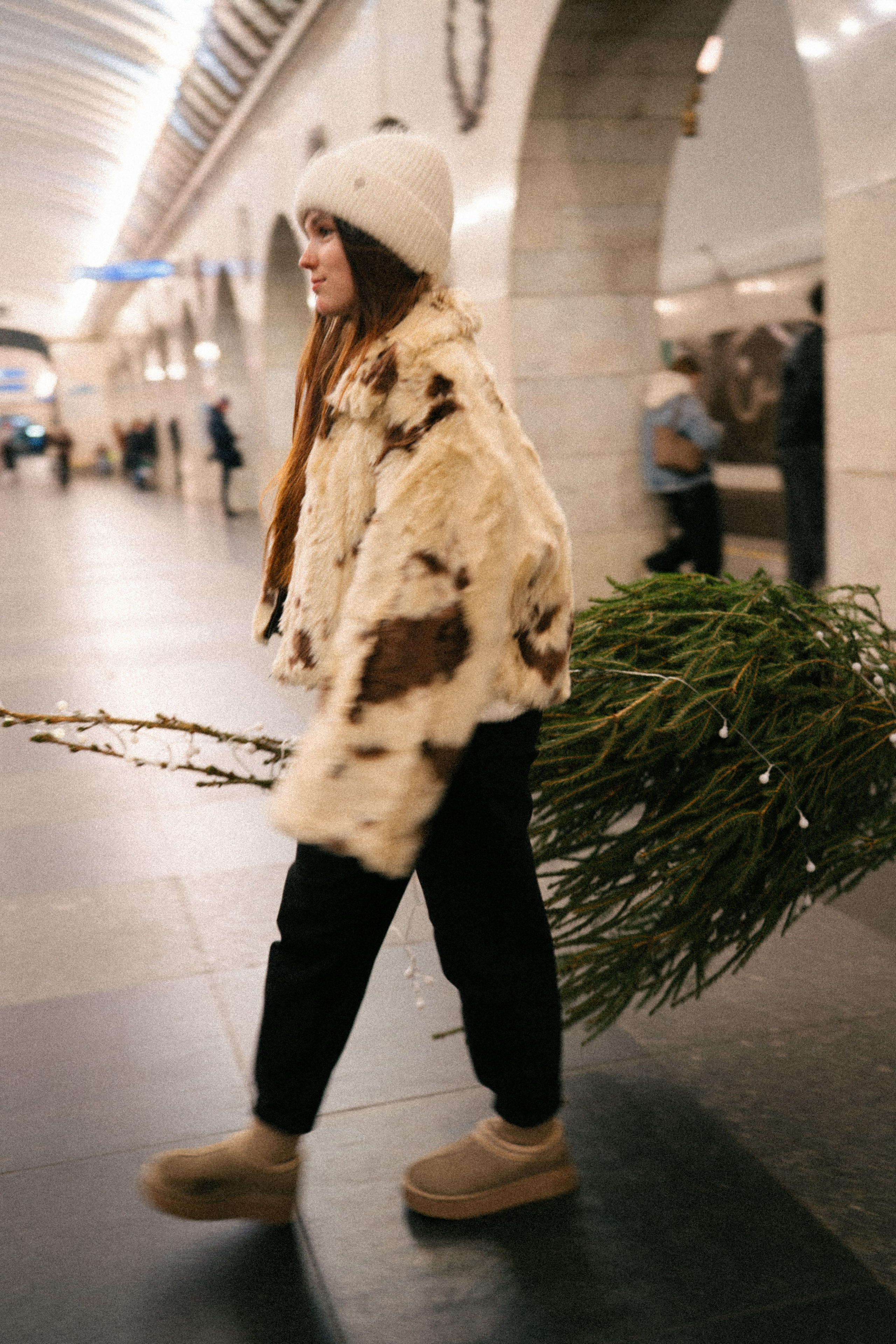 НОВОГОДНЯЯ ПРОГУЛКА ПАРЫ ПО ЧЕРНЫШЕВСКОЙ ПЕРЕД НОВЫМ ГОДОМ. Профессиональный фотограф, Санкт-Петербург — Виктория Богомолова