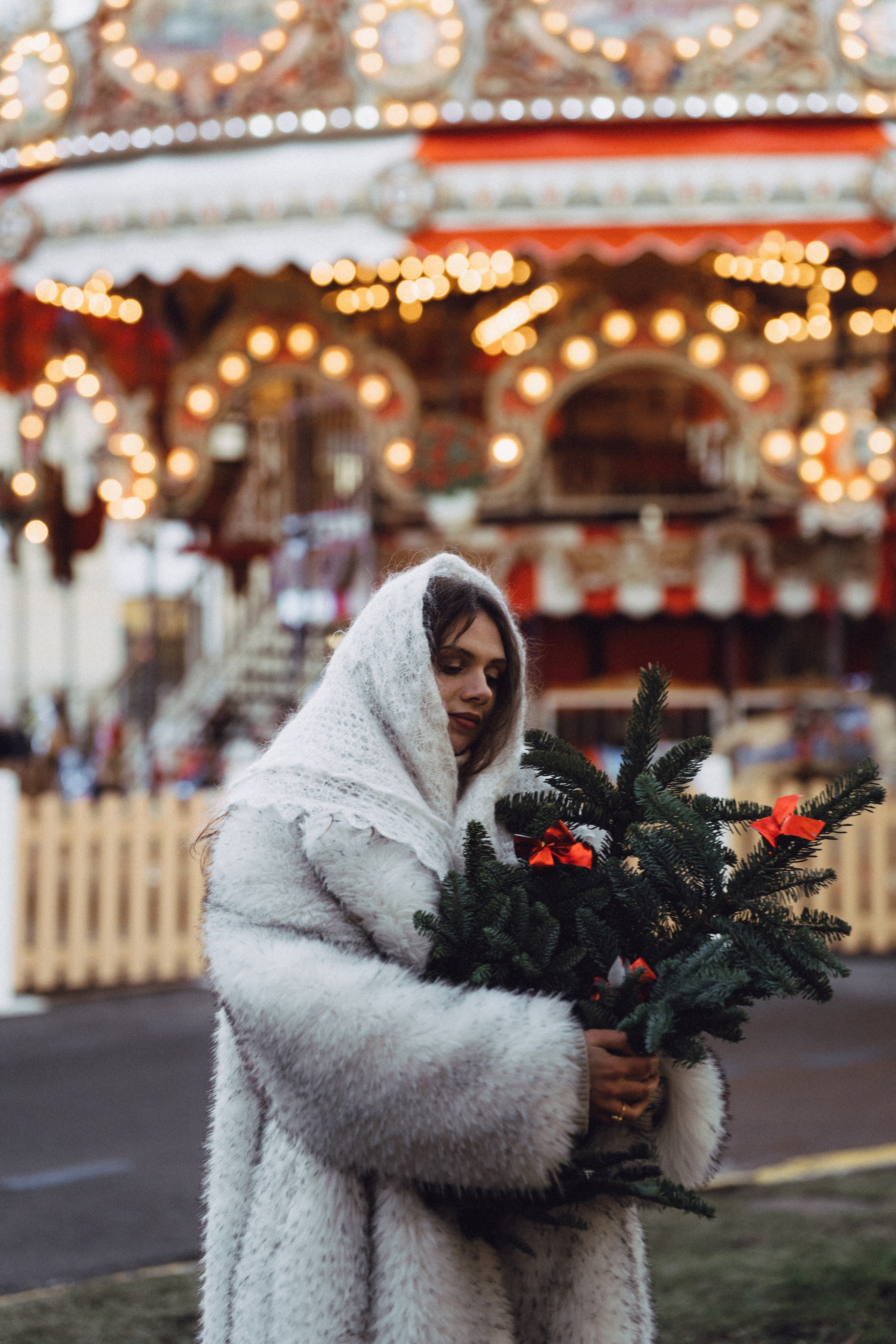 ПРОГУЛКА НА МАНЕЖНОЙ ПЛОЩАДИ ДЛЯ ДЕВУШКИ ПЕРЕД НОВЫМ ГОДОМ (НОВОГОДНЯЯ ФОТОСЕССИИЯ НА МАНЕЖНОЙ ПЛОЩАДИ). Профессиональный фотограф, Санкт-Петербург — Виктория Богомолова