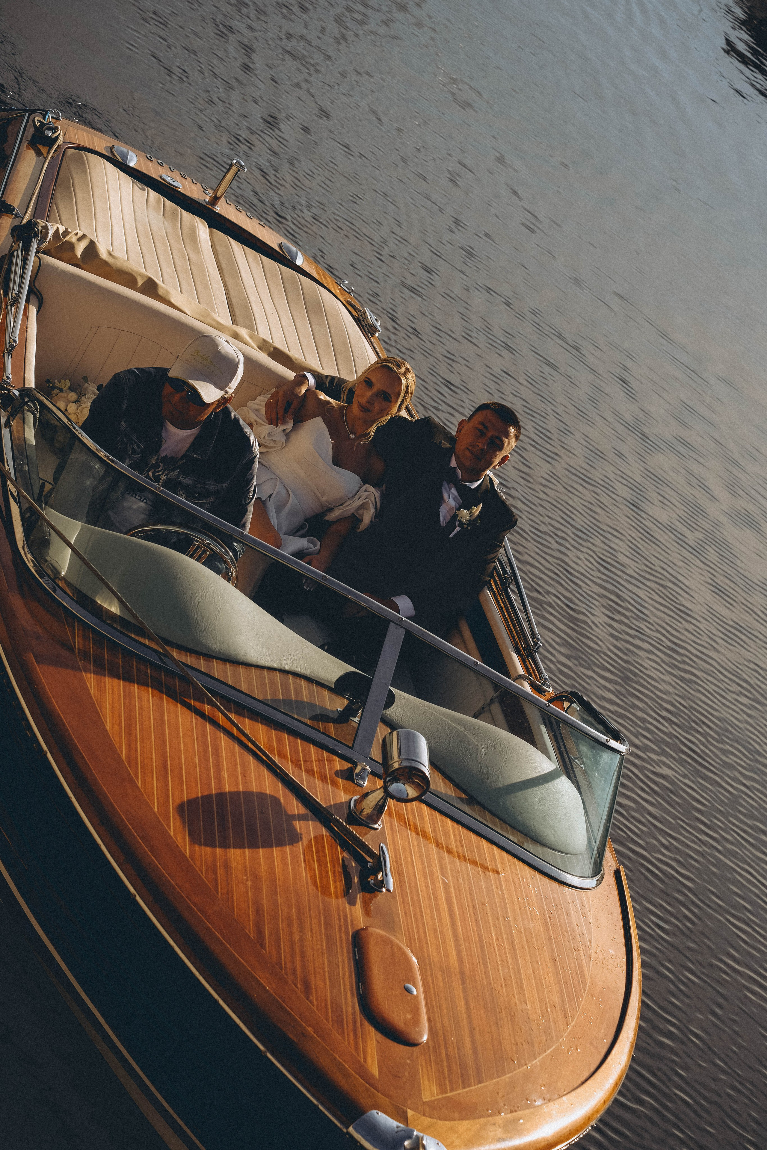 СВАДЕБГНАЯ ПРОГУЛКА ПО КАНАЛ САНКТ-ПЕТЕРБУРГА НА КАТЕРЕ. Профессиональный фотограф, Санкт-Петербург — Виктория Богомолова