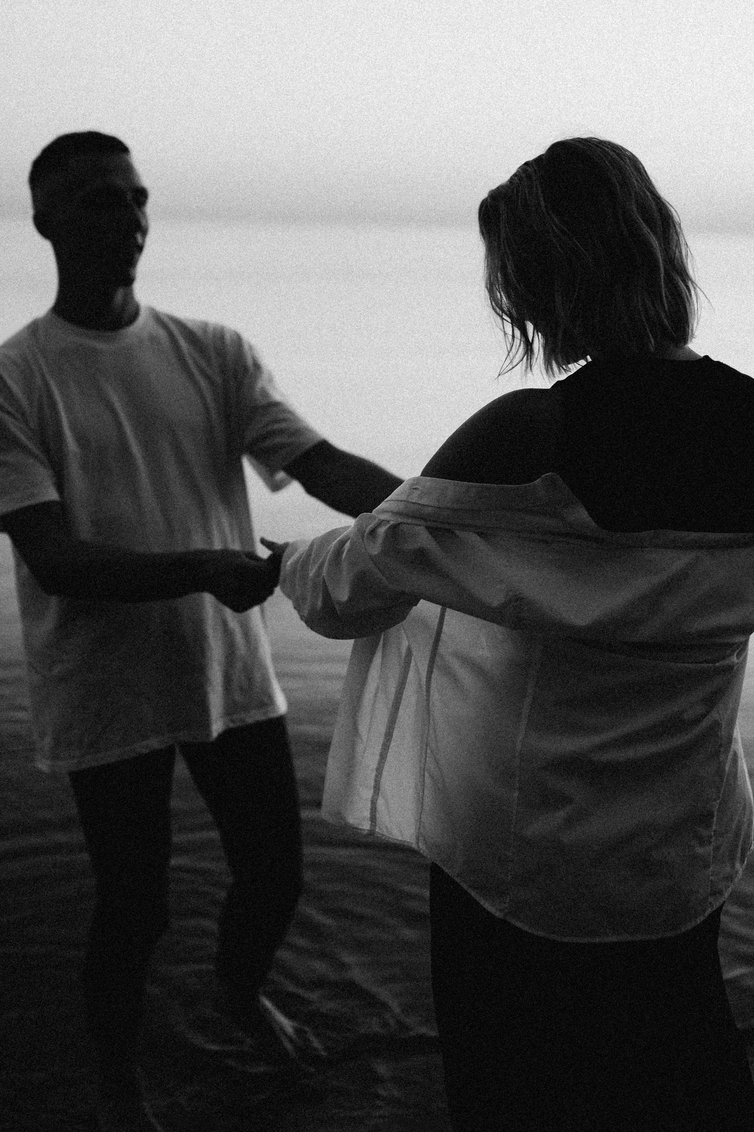 АНДРЕЙ И ЛИЛЯ/ СЪЕМКА НА БЕРЕГУ БЕРДСКОГО ЗАЛИВА. Семейный фотограф в Новосибирске Женя Индрикова