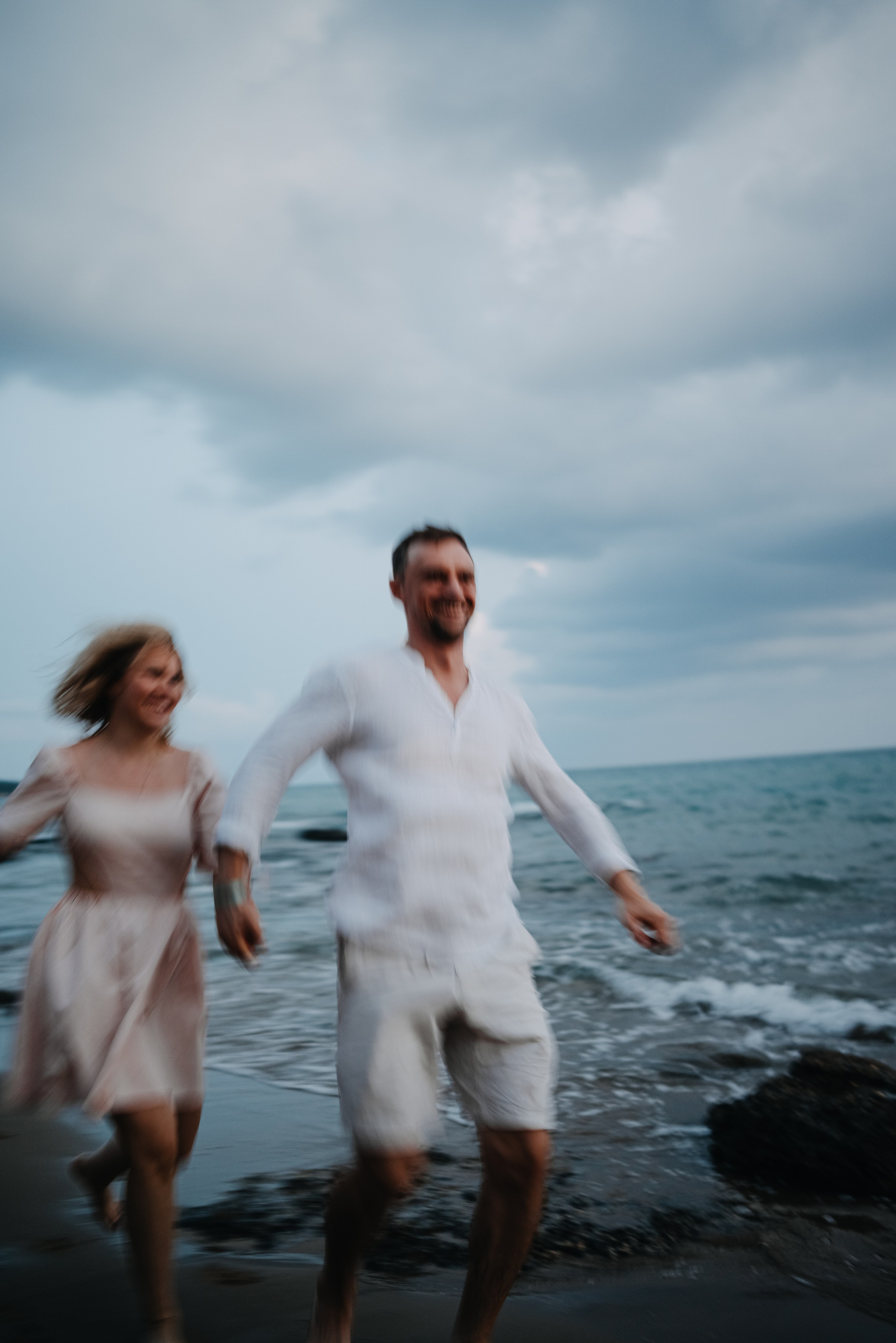 Съемка пары на море. Портретный и свадебный фотограф в Тбилиси • xeniqo