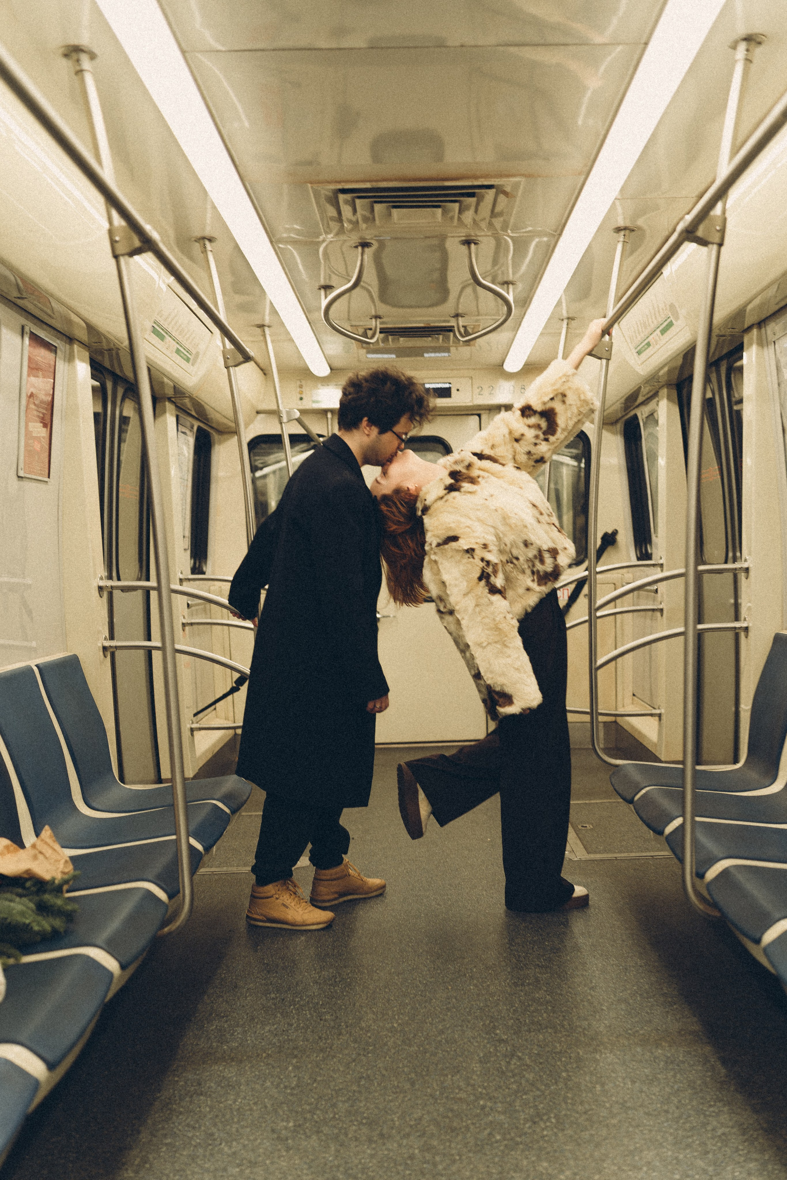 НОВОГОДНЯЯ ФОТОСЕСИИЯ ПАРЫ В МЕТРО ЛЮБОВЬ. Профессиональный фотограф, Санкт-Петербург — Виктория Богомолова
