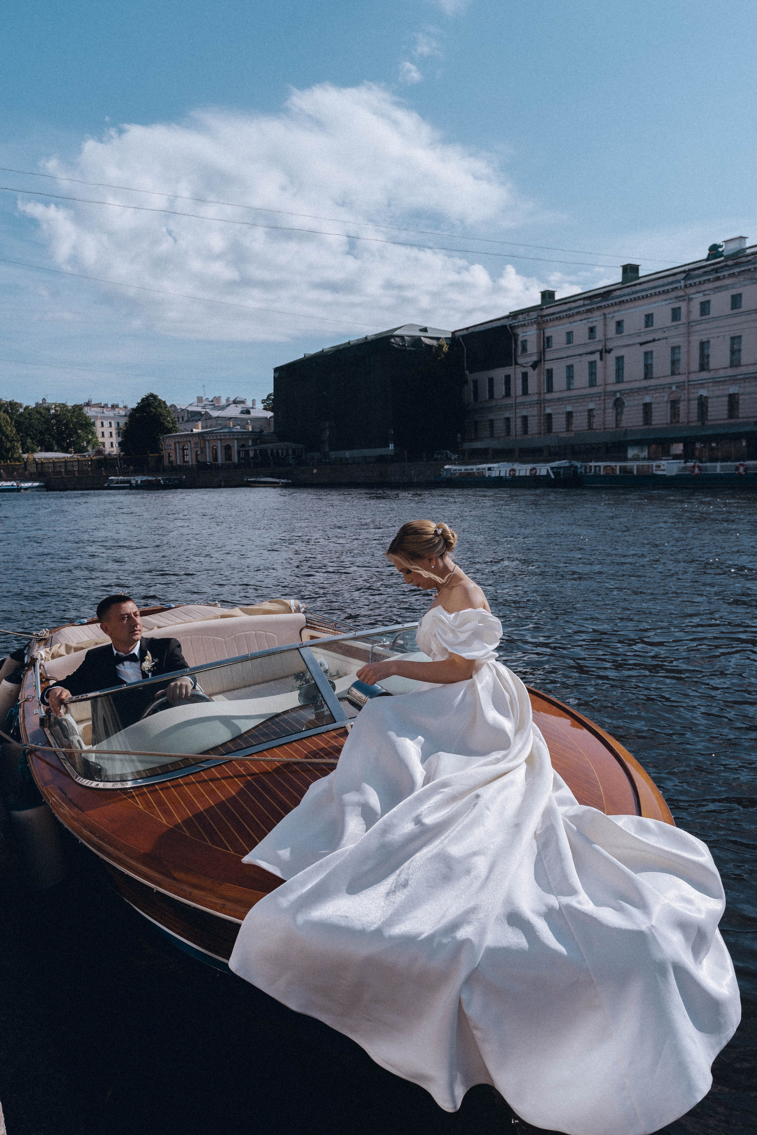 СВАДЕНБНАЯ СЬЕМКА НА КАТЕРЕ ПО КАНАЛАМ САНКТ-ПЕТЕРБУРГА И В АКВАТОРИИ НЕВЫ. Профессиональный фотограф, Санкт-Петербург — Виктория Богомолова