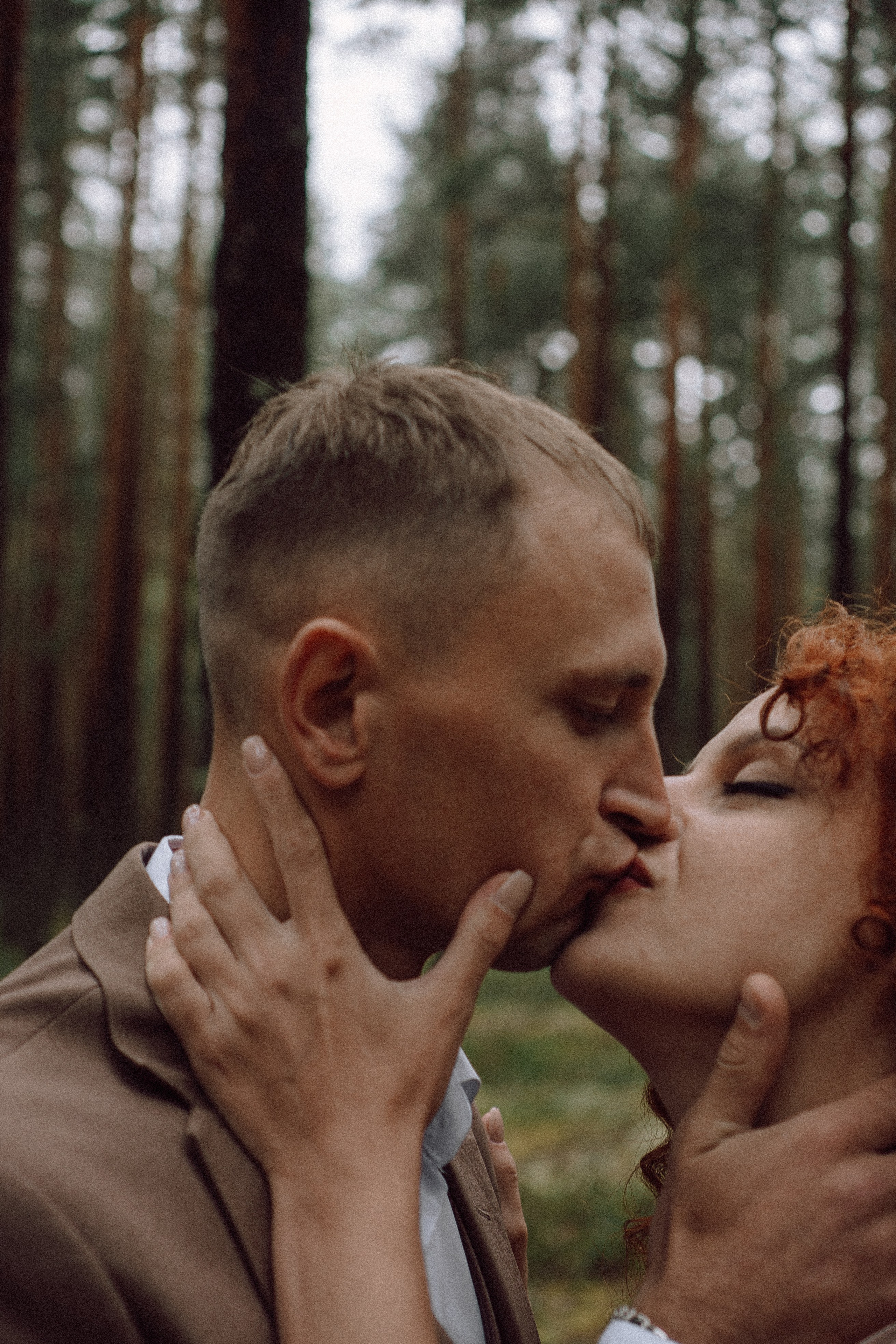 СВАДЕБНАЯ ФОТОСЕССИИЯ ПАРЫ В ГОРОДЕ ПРИОЗЕРСК В СОСНОВОМ ЛЕСУ И С ПИКАПОМ. Профессиональный фотограф, Санкт-Петербург — Виктория Богомолова