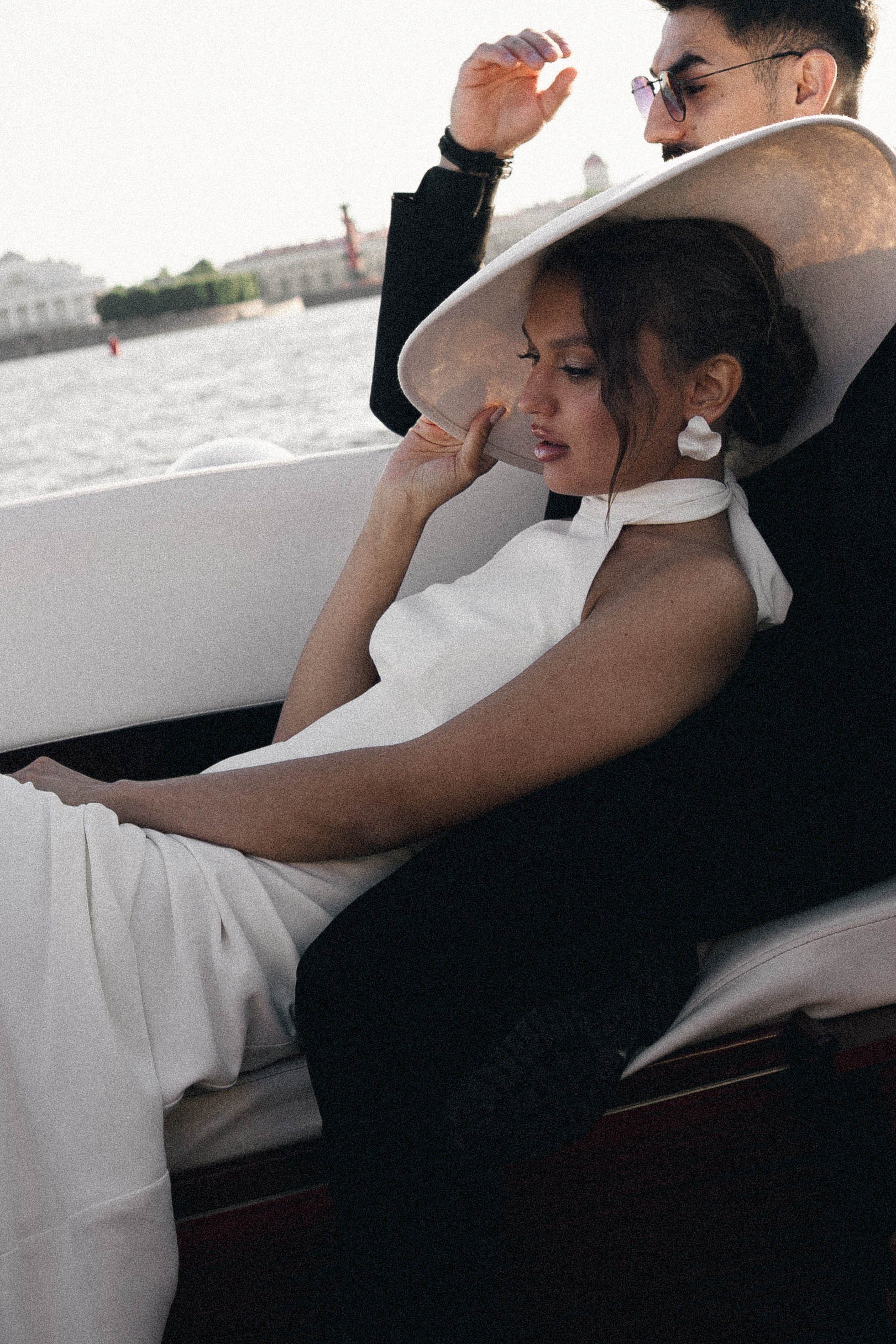 СВАДЕНБНАЯ СЬЕМКА НА КАТЕРЕ ПО КАНАЛАМ САНКТ-ПЕТЕРБУРГА И В АКВАТОРИИ НЕВЫ. Профессиональный фотограф, Санкт-Петербург — Виктория Богомолова