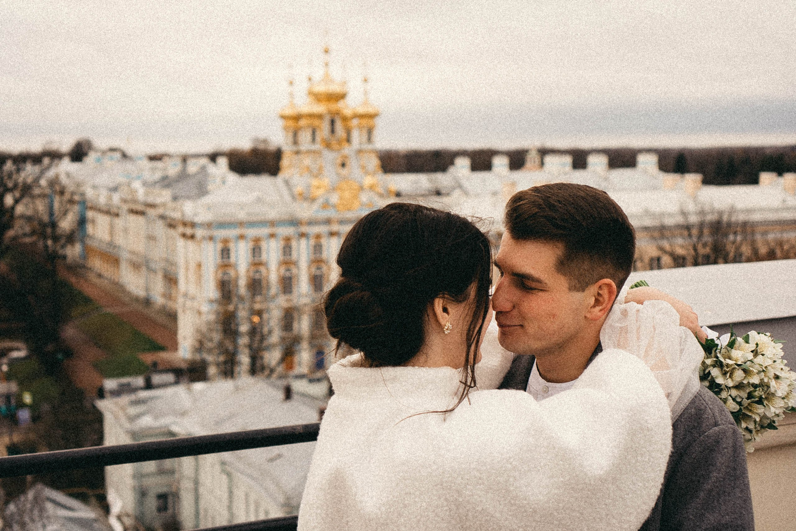 СВАДЕБНАЯ СЬЕМКА ПАРЫ В ГОРОДЕ ПУШКИН В ПАРКЕ ЕКАТЕРИНЕНСКОМ В НОЯБРЕ. Профессиональный фотограф, Санкт-Петербург — Виктория Богомолова