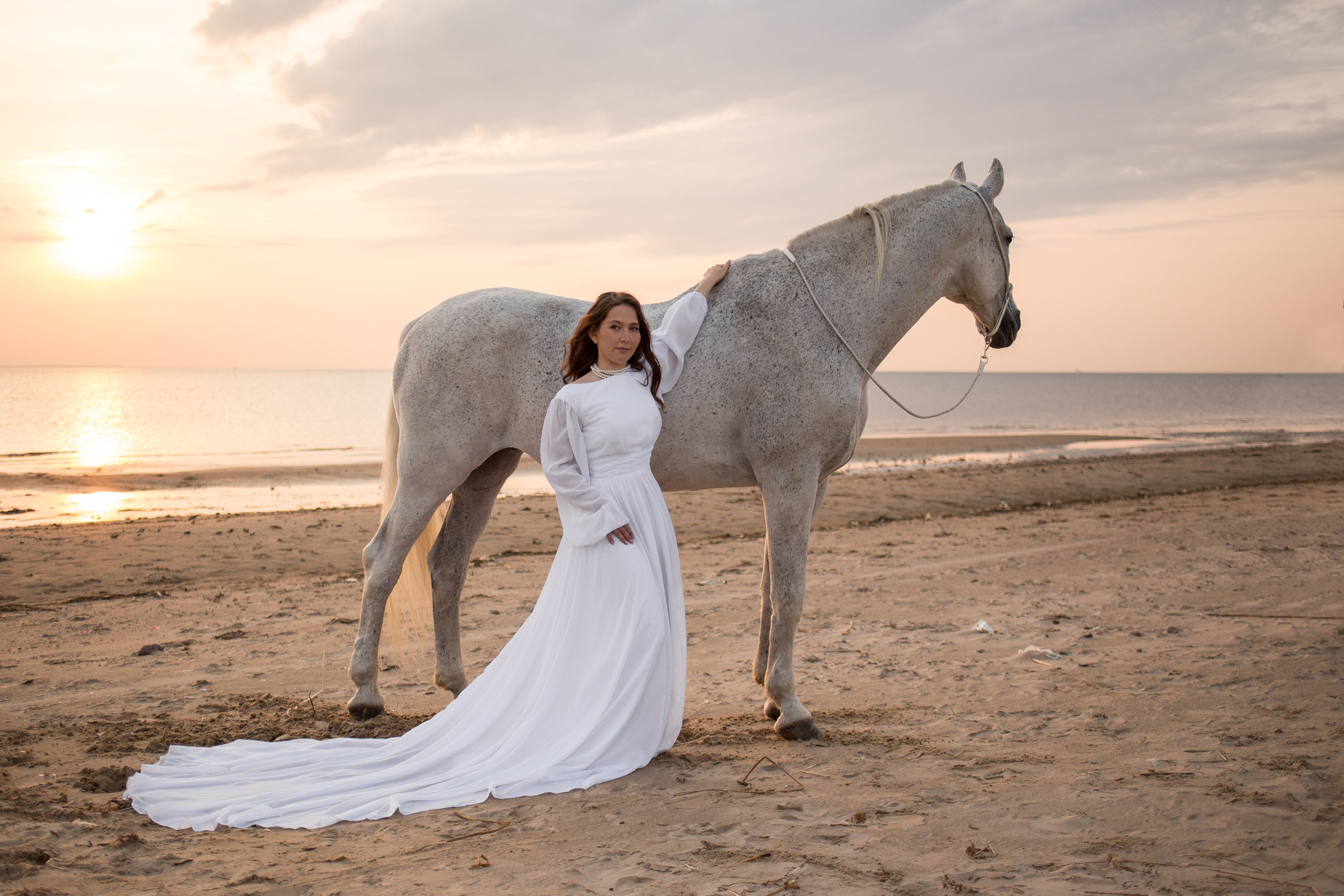Фотосессия с лошадью в белом платье