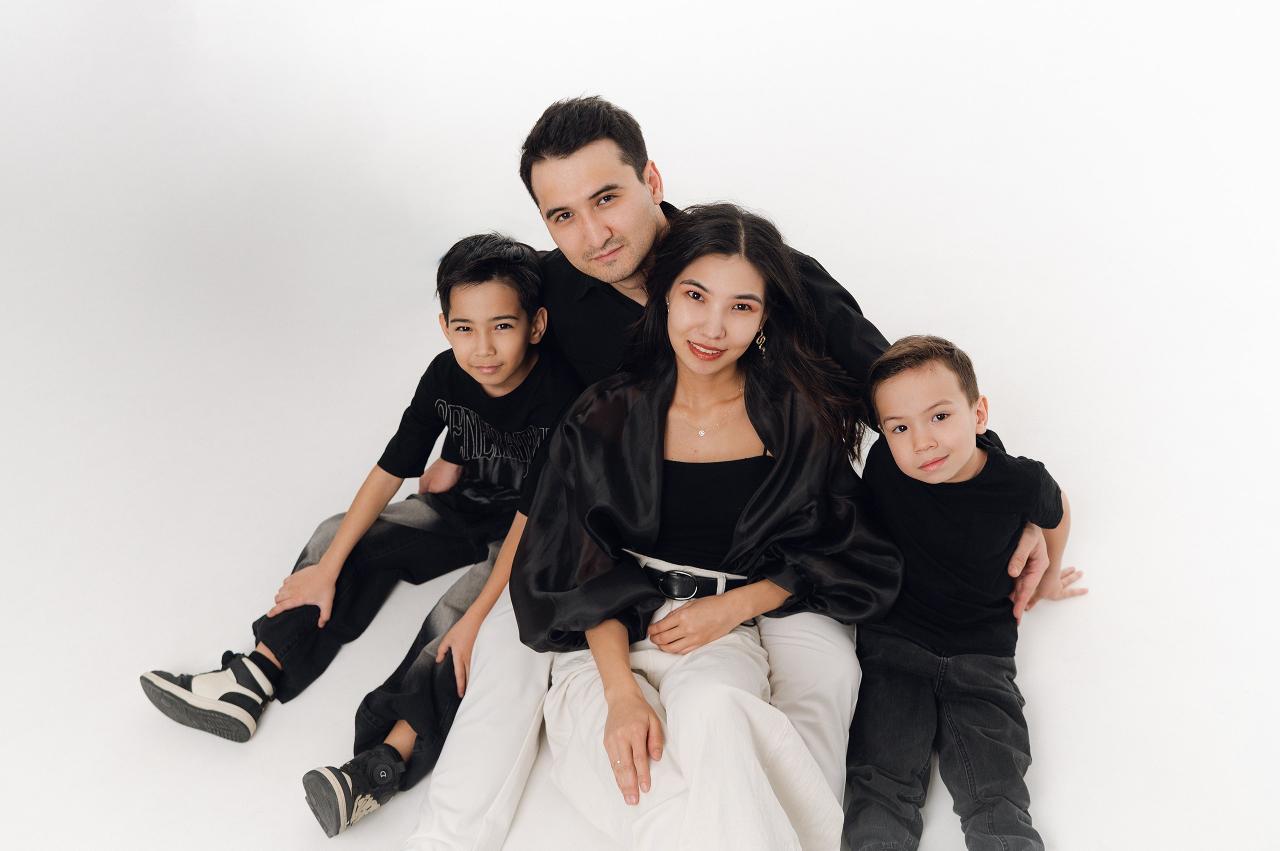 Циклорама, семейная съёмка. Фотограф в Алматы — Алексей Коньков | Репортаж, свадьбы, портреты