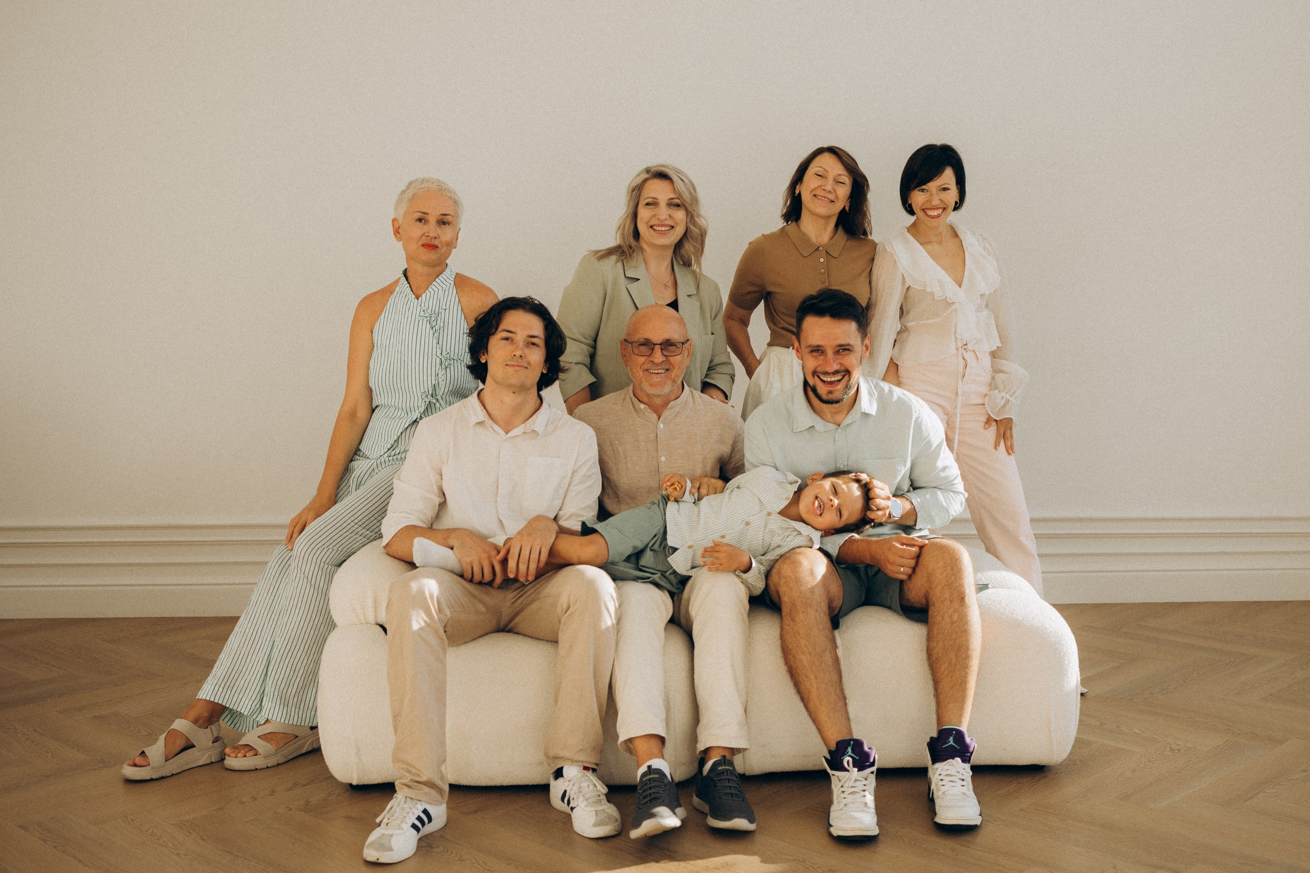 Семейная фотосессия, фотосессия поколения, фотосессия большой семьи, семейная фотосессия в студии