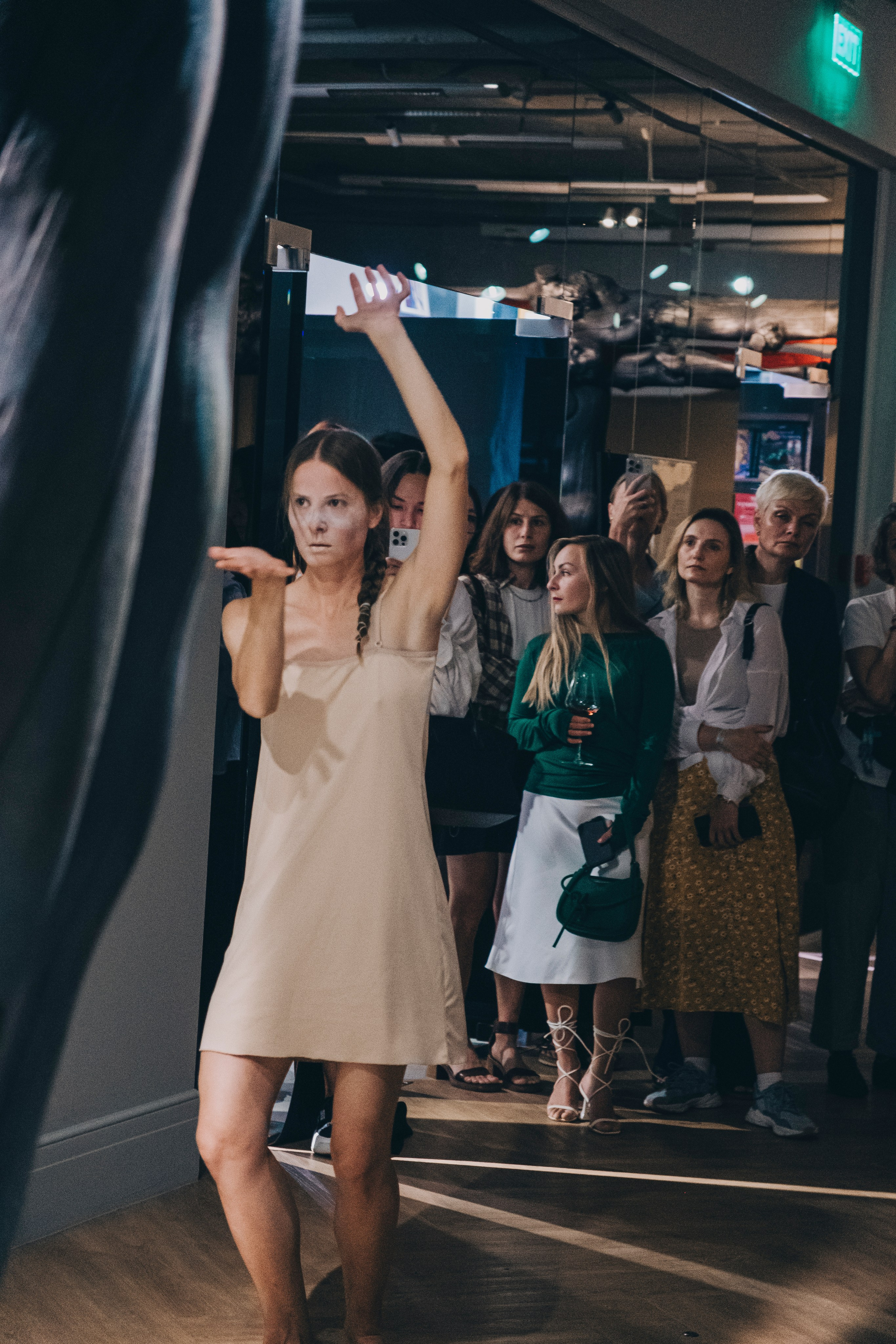 Перформанс в галерее. Фотограф в Иркутске Анна Мирошникова