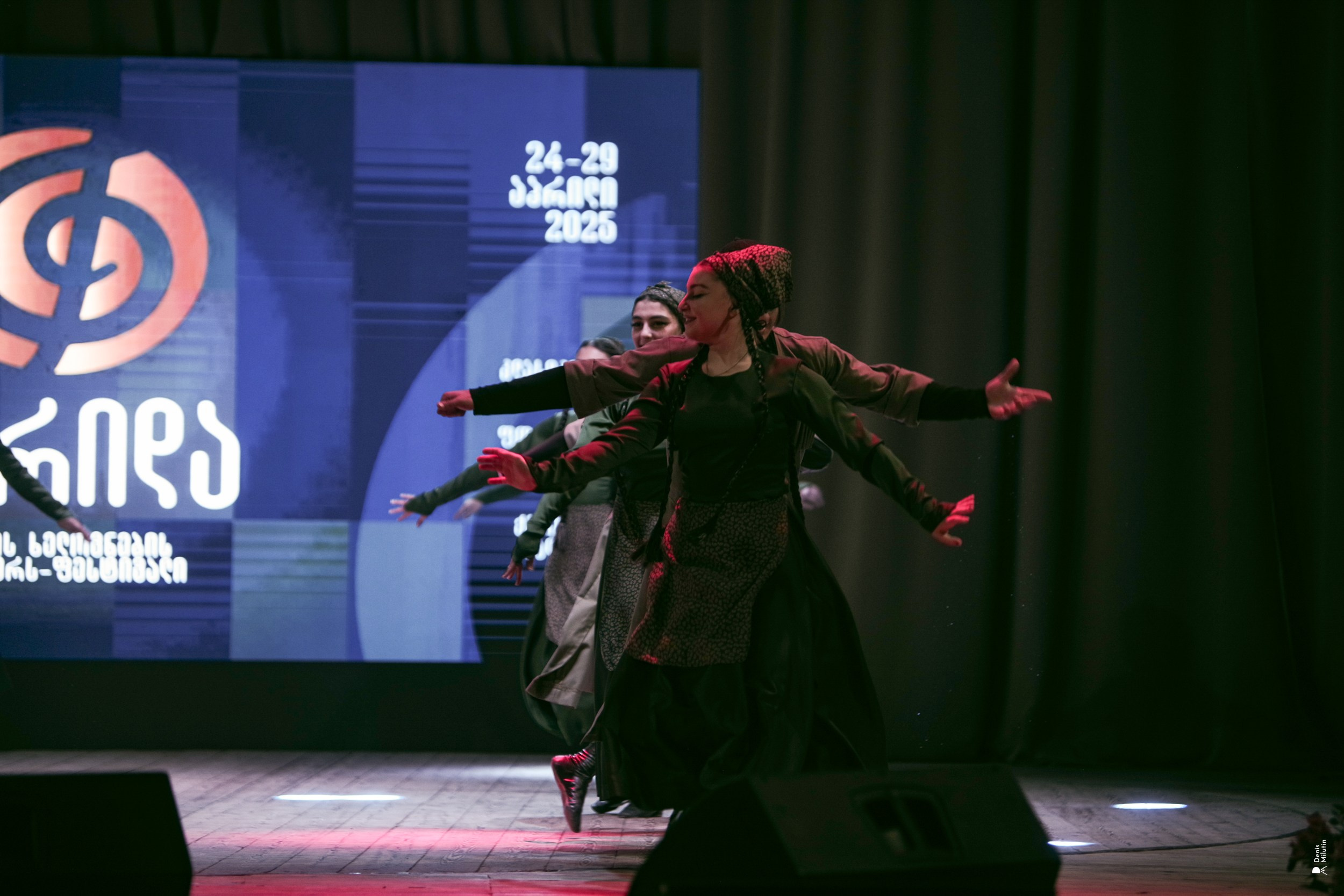 Танцы в Хоби. Портретный фотограф Денис Милютин