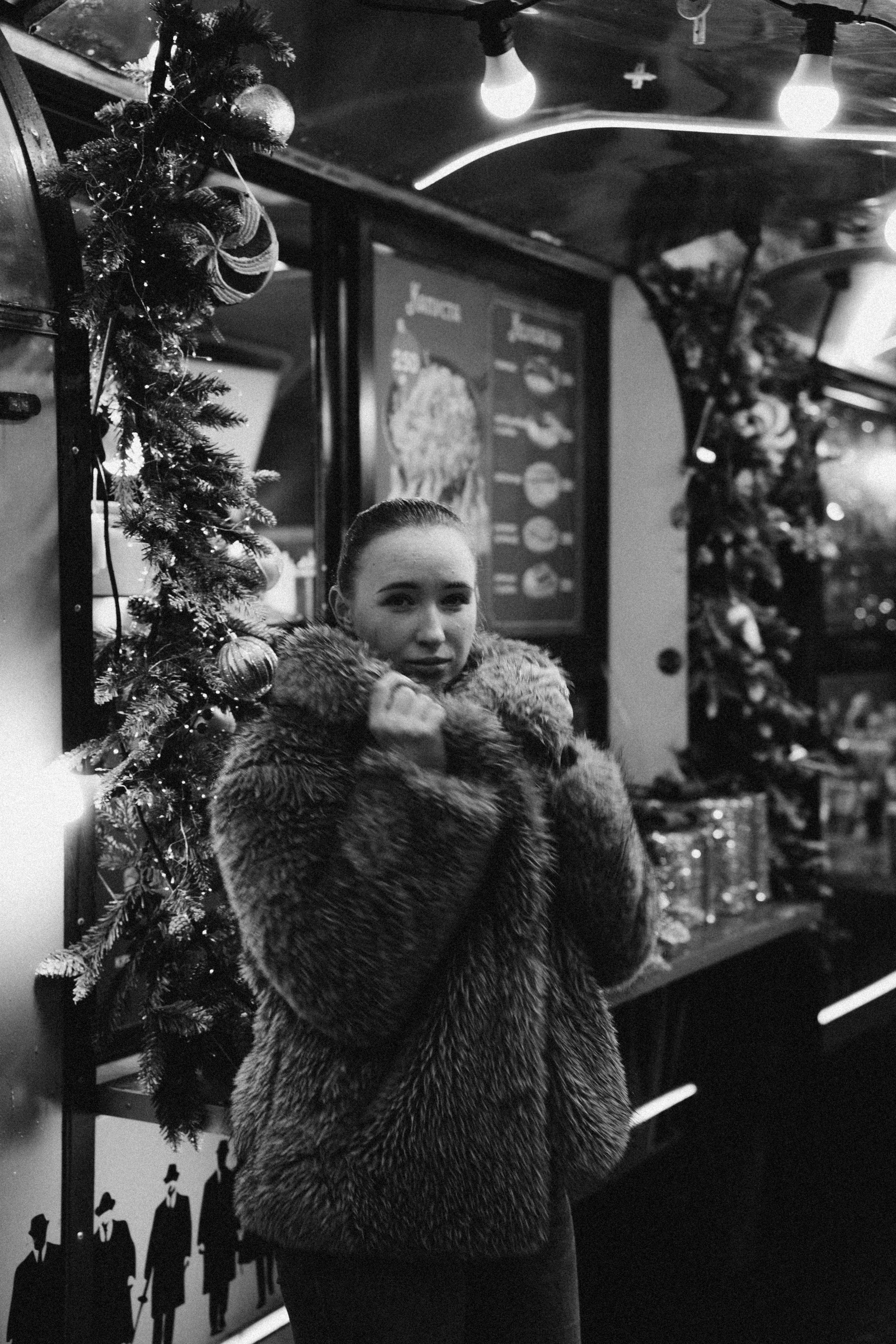 ПРОГУЛКА НА МАНЕЖНОЙ ПЛОЩАДИ ДЛЯ ДЕВУШКИ ПЕРЕД НОВЫМ ГОДОМ (НОВОГОДНЯЯ ФОТОСЕССИИЯ НА МАНЕЖНОЙ ПЛОЩАДИ). Профессиональный фотограф, Санкт-Петербург — Виктория Богомолова