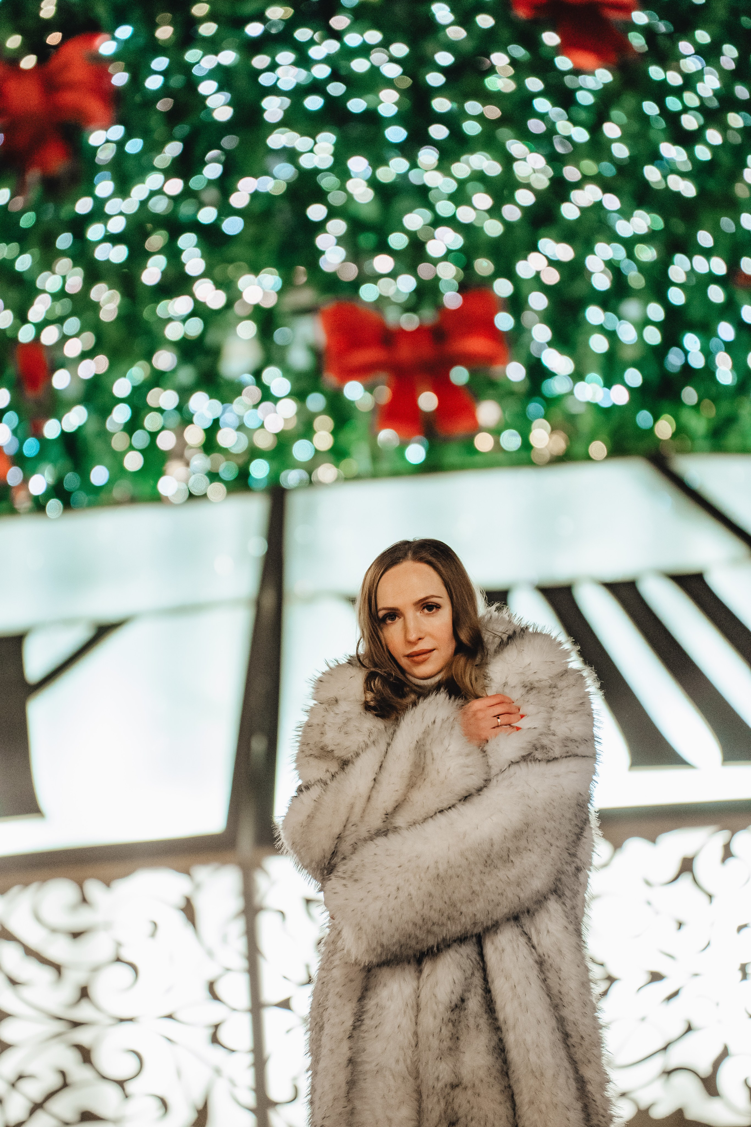ПРОГУЛКА НА МАНЕЖНОЙ ПЛОЩАДИ ДЛЯ ДЕВУШКИ ПЕРЕД НОВЫМ ГОДОМ (НОВОГОДНЯЯ ФОТОСЕССИИЯ НА МАНЕЖНОЙ ПЛОЩАДИ). Профессиональный фотограф, Санкт-Петербург — Виктория Богомолова