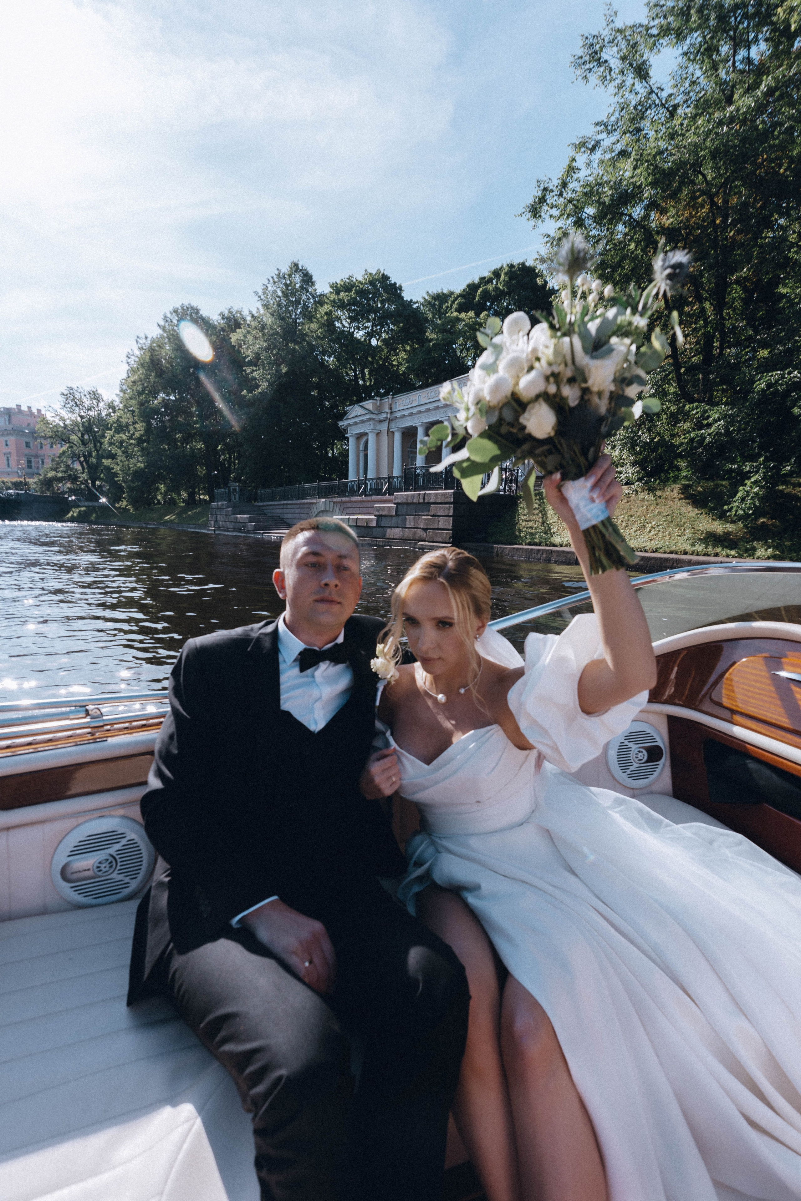 СВАДЕНБНАЯ СЬЕМКА НА КАТЕРЕ ПО КАНАЛАМ САНКТ-ПЕТЕРБУРГА И В АКВАТОРИИ НЕВЫ. Профессиональный фотограф, Санкт-Петербург — Виктория Богомолова