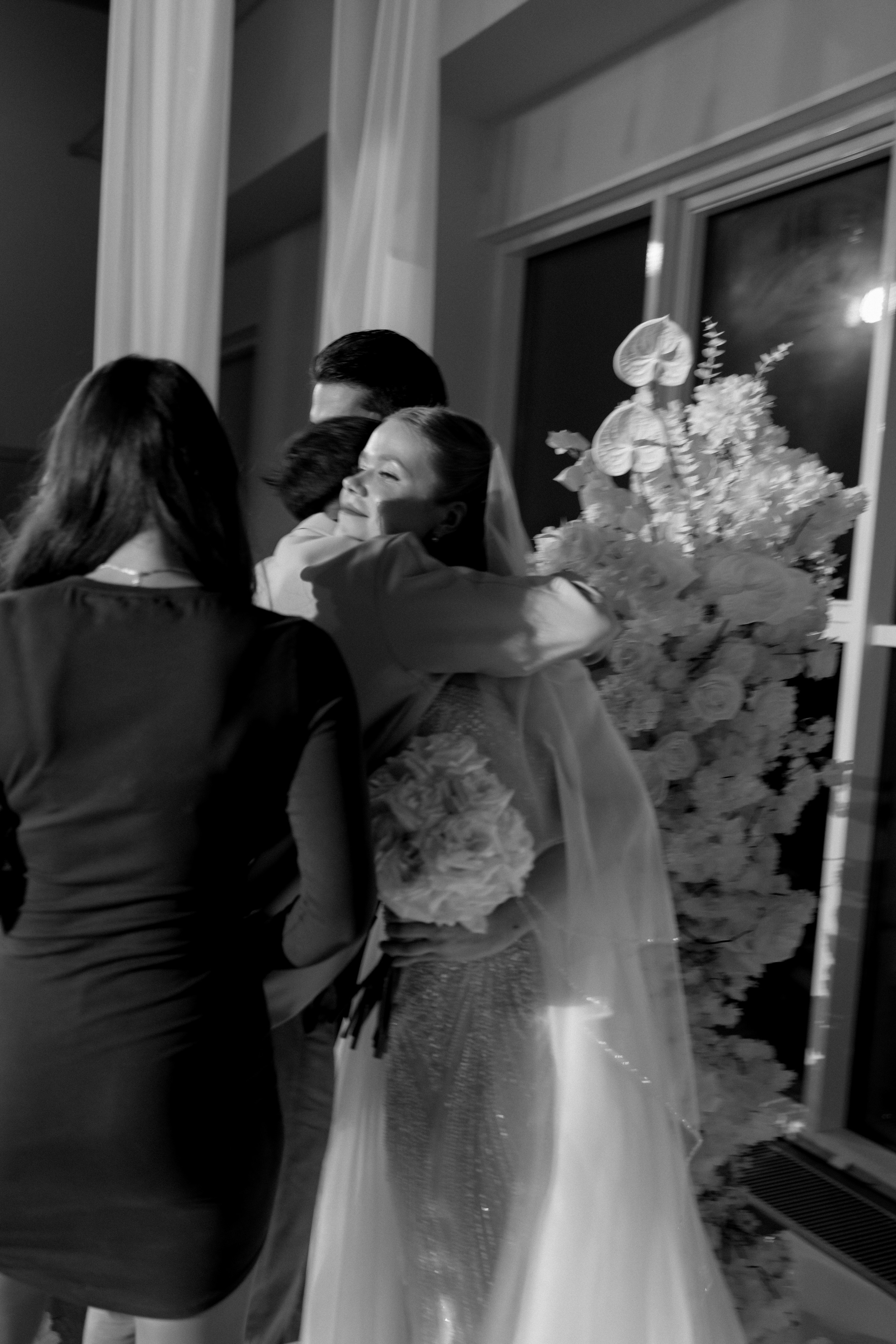 СВАДЕБНАЯ СЬЕМКА СБОРОВ В ОТЕЛЕ И ВЫЕЗД НА ЦЕРЕМОНИЮ (СНЯТО В СИБИРЕ В НИЖНЕВАРТОВСКЕ). Профессиональный фотограф, Санкт-Петербург — Виктория Богомолова