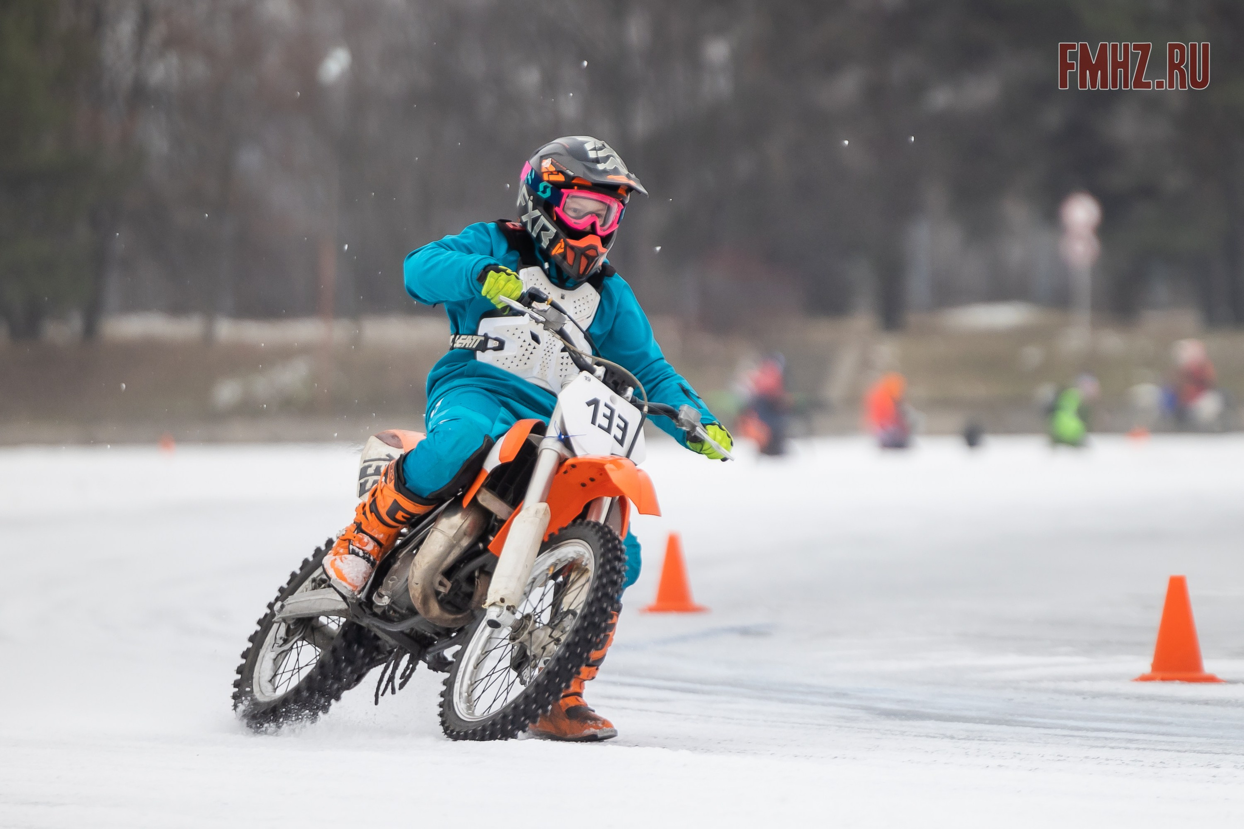 Первый этап Кубка МФР по мотокроссу на льду Большого Крылатского пруда в Москве. 8 февраля 2025 г. Фотограф Владимир Охрименко