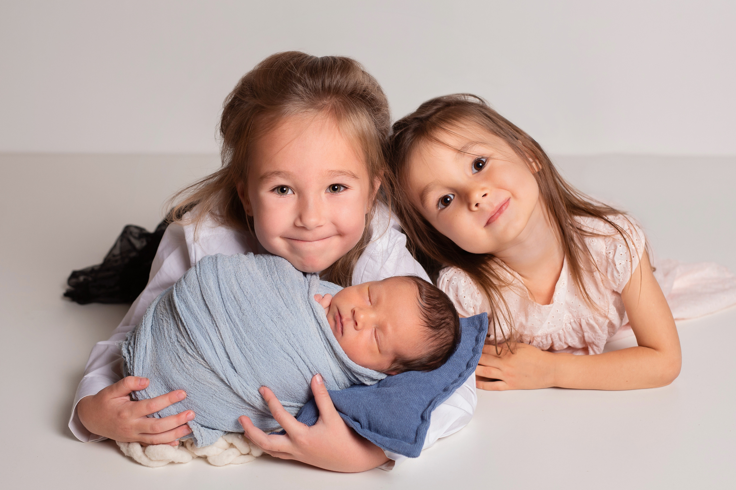 Фотограф новорожденных Йошкар-Ола Казань Чебоксары фотосессия новорожденных фотосессия новорожденного детский фотограф фото младенца детская фотосессия семейный фотограф в Йошкар-Оле Казани Чебоксарах newborn фотосессия фото младенца мальчика фото младенца девочки фотосессия с ребенком фотосессия младенцев фотограф младенцев фотографии детей фотосессия с сыном фотосессия с дочкой карточки для фотосессии новорожденных идеи для фотосессии по месяцам фотосессия новорожденных дома фотосессия новорожденного в студии фотостудия семейная фотосессия с новорожденным одежда для фотосессии новорожденного новорожденной мама и сын мама и дочь двойня новорожденная двойня королевская двойня фотосессия двойни фотосессия родителей новорожденного с новорожденным фото пальчиков фото пяточек самые милые фотографии маленькие пяточки маленькие ручки маленькие пальчики реквизит для фотосессии новорожденных фотосессия с живыми цветами фотосессия девочки с цветами фото с розами