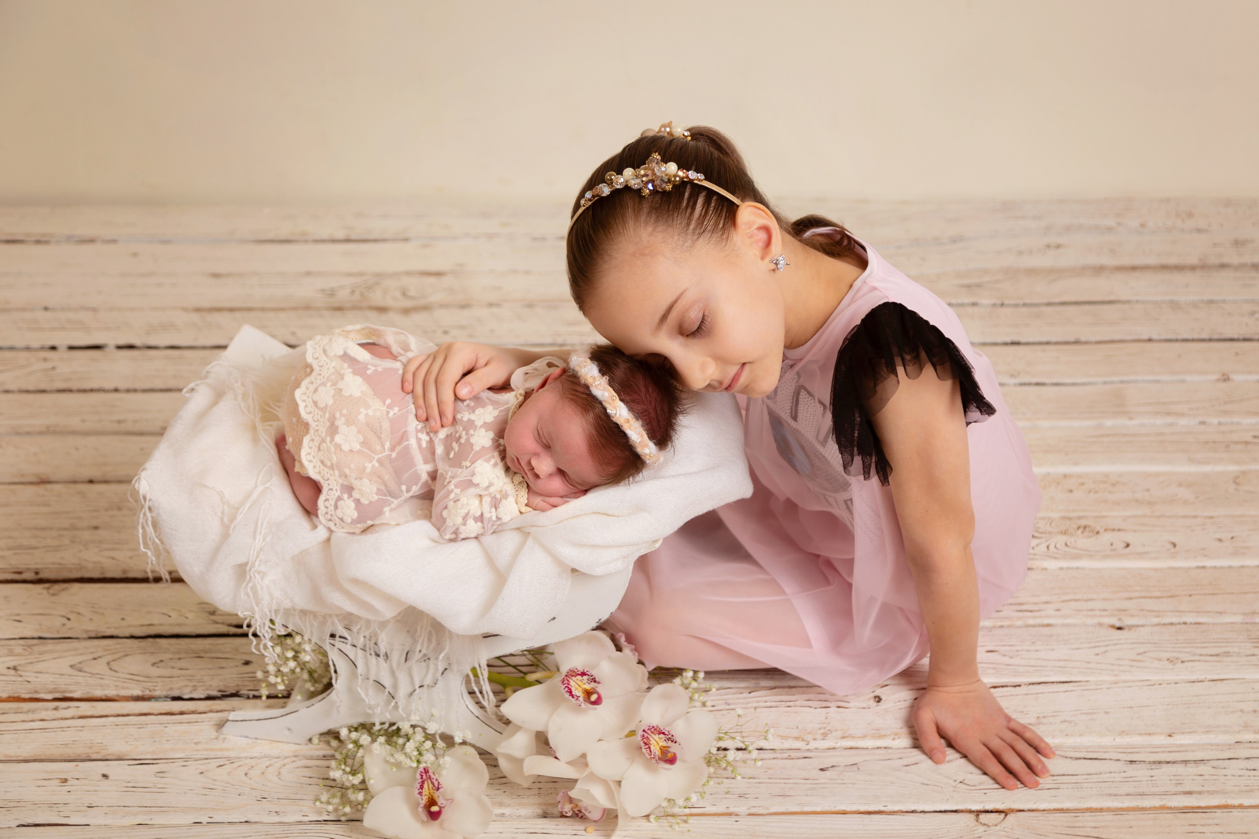 Фотограф новорожденных Йошкар-Ола Казань Чебоксары фотосессия новорожденных фотосессия новорожденного детский фотограф фото младенца детская фотосессия семейный фотограф в Йошкар-Оле Казани Чебоксарах newborn фотосессия фото младенца мальчика фото младенца девочки фотосессия с ребенком фотосессия младенцев фотограф младенцев фотографии детей фотосессия с сыном фотосессия с дочкой карточки для фотосессии новорожденных идеи для фотосессии по месяцам фотосессия новорожденных дома фотосессия новорожденного в студии фотостудия семейная фотосессия с новорожденным одежда для фотосессии новорожденного новорожденной мама и сын мама и дочь двойня новорожденная двойня королевская двойня фотосессия двойни фотосессия родителей новорожденного с новорожденным фото пальчиков фото пяточек самые милые фотографии маленькие пяточки маленькие ручки маленькие пальчики реквизит для фотосессии новорожденных фотосессия с живыми цветами фотосессия девочки с цветами фото с розами