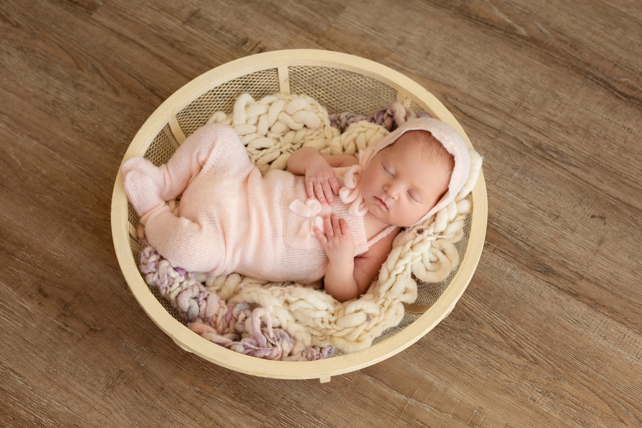 Фотограф новорожденных Йошкар-Ола Казань Чебоксары фотосессия новорожденных фотосессия новорожденного детский фотограф фото младенца детская фотосессия семейный фотограф в Йошкар-Оле Казани Чебоксарах newborn фотосессия фото младенца мальчика фото младенца девочки фотосессия с ребенком фотосессия младенцев фотограф младенцев фотографии детей фотосессия с сыном фотосессия с дочкой карточки для фотосессии новорожденных идеи для фотосессии по месяцам фотосессия новорожденных дома фотосессия новорожденного в студии фотостудия семейная фотосессия с новорожденным одежда для фотосессии новорожденного новорожденной мама и сын мама и дочь двойня новорожденная двойня королевская двойня фотосессия двойни фотосессия родителей новорожденного с новорожденным фото пальчиков фото пяточек самые милые фотографии маленькие пяточки маленькие ручки маленькие пальчики реквизит для фотосессии новорожденных