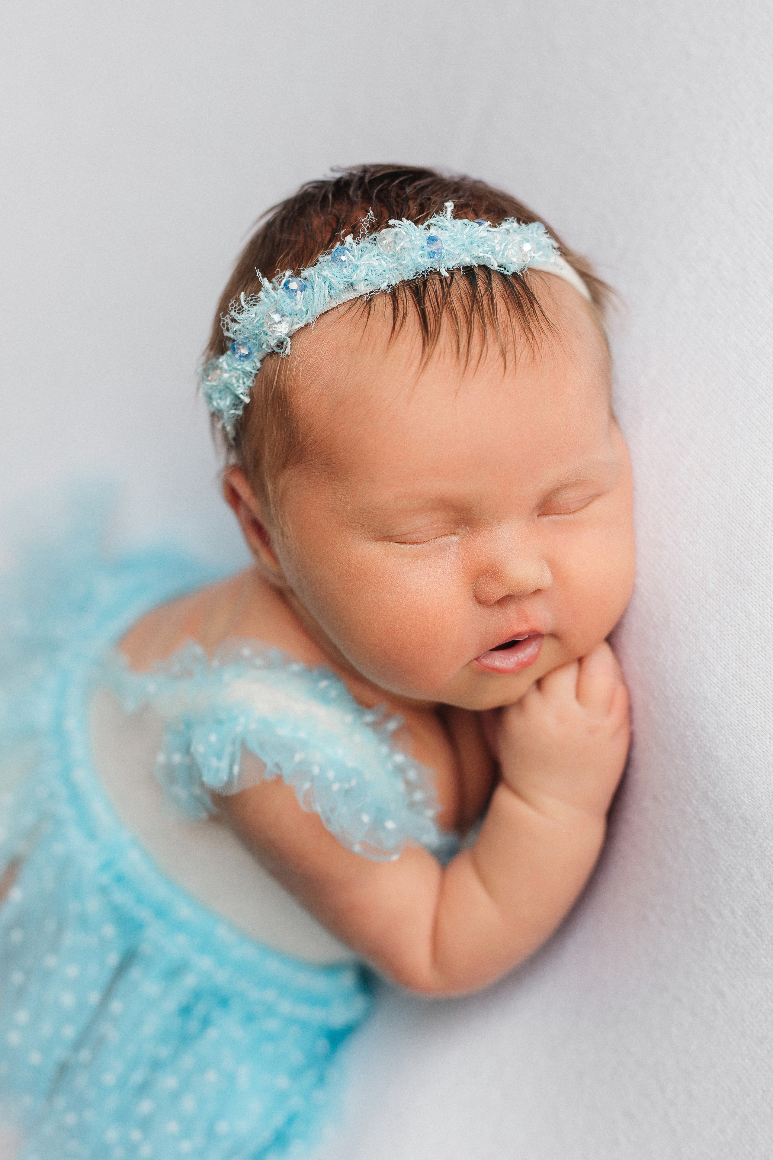 Фотограф новорожденных Йошкар-Ола Казань Чебоксары фотосессия новорожденных фотосессия новорожденного детский фотограф фото младенца детская фотосессия семейный фотограф в Йошкар-Оле Казани Чебоксарах newborn фотосессия фото младенца мальчика фото младенца девочки фотосессия с ребенком фотосессия младенцев фотограф младенцев фотографии детей фотосессия с сыном фотосессия с дочкой карточки для фотосессии новорожденных идеи для фотосессии по месяцам фотосессия новорожденных дома фотосессия новорожденного в студии фотостудия семейная фотосессия с новорожденным одежда для фотосессии новорожденного новорожденной мама и сын мама и дочь двойня новорожденная двойня королевская двойня фотосессия двойни фотосессия родителей новорожденного с новорожденным фото пальчиков фото пяточек самые милые фотографии маленькие пяточки маленькие ручки маленькие пальчики реквизит для фотосессии новорожденных фотосессия с живыми цветами фотосессия девочки с цветами фото с розами