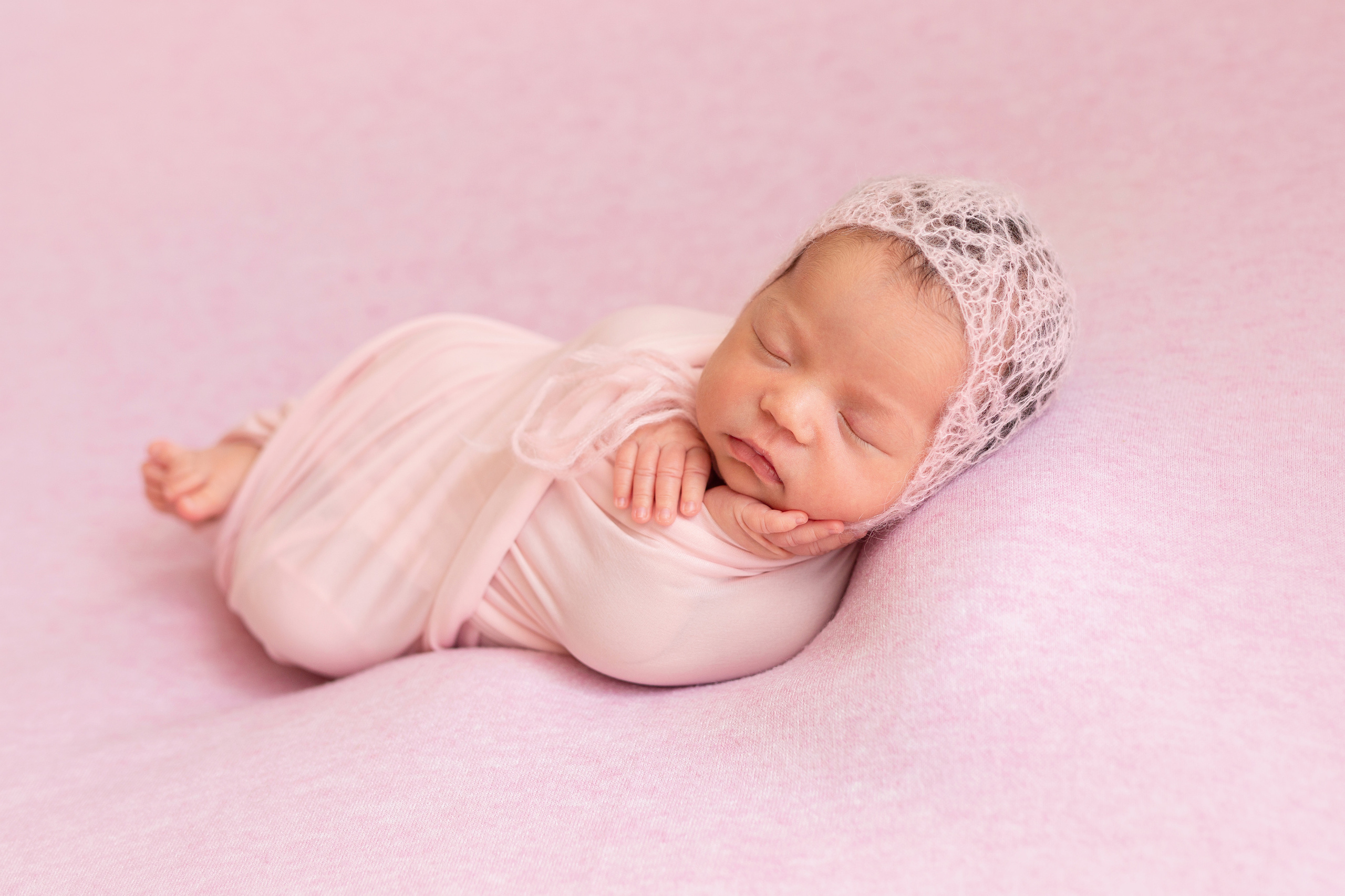 Фотограф новорожденных Йошкар-Ола Казань Чебоксары фотосессия новорожденных фотосессия новорожденного детский фотограф фото младенца детская фотосессия семейный фотограф в Йошкар-Оле Казани Чебоксарах newborn фотосессия фото младенца мальчика фото младенца девочки фотосессия с ребенком фотосессия младенцев фотограф младенцев фотографии детей фотосессия с сыном фотосессия с дочкой карточки для фотосессии новорожденных идеи для фотосессии по месяцам фотосессия новорожденных дома фотосессия новорожденного в студии фотостудия семейная фотосессия с новорожденным одежда для фотосессии новорожденного новорожденной мама и сын мама и дочь двойня новорожденная двойня королевская двойня фотосессия двойни фотосессия родителей новорожденного с новорожденным фото пальчиков фото пяточек самые милые фотографии маленькие пяточки маленькие ручки маленькие пальчики реквизит для фотосессии новорожденных фотосессия с живыми цветами фотосессия девочки с цветами фото с розами