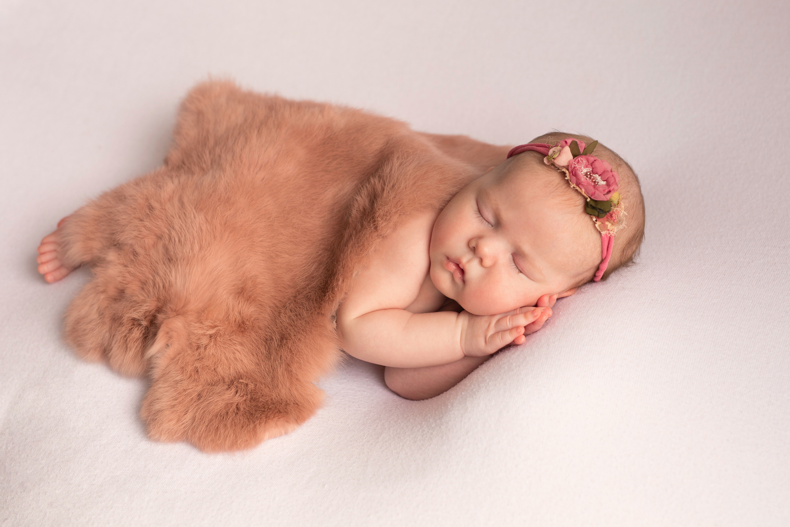 Фотограф новорожденных Йошкар-Ола Казань Чебоксары фотосессия новорожденных фотосессия новорожденного детский фотограф фото младенца детская фотосессия семейный фотограф в Йошкар-Оле Казани Чебоксарах newborn фотосессия фото младенца мальчика фото младенца девочки фотосессия с ребенком фотосессия младенцев фотограф младенцев фотографии детей фотосессия с сыном фотосессия с дочкой карточки для фотосессии новорожденных идеи для фотосессии по месяцам фотосессия новорожденных дома фотосессия новорожденного в студии фотостудия семейная фотосессия с новорожденным одежда для фотосессии новорожденного новорожденной мама и сын мама и дочь двойня новорожденная двойня королевская двойня фотосессия двойни фотосессия родителей новорожденного с новорожденным фото пальчиков фото пяточек самые милые фотографии маленькие пяточки маленькие ручки маленькие пальчики реквизит для фотосессии новорожденных фотосессия с живыми цветами фотосессия девочки с цветами фото с розами