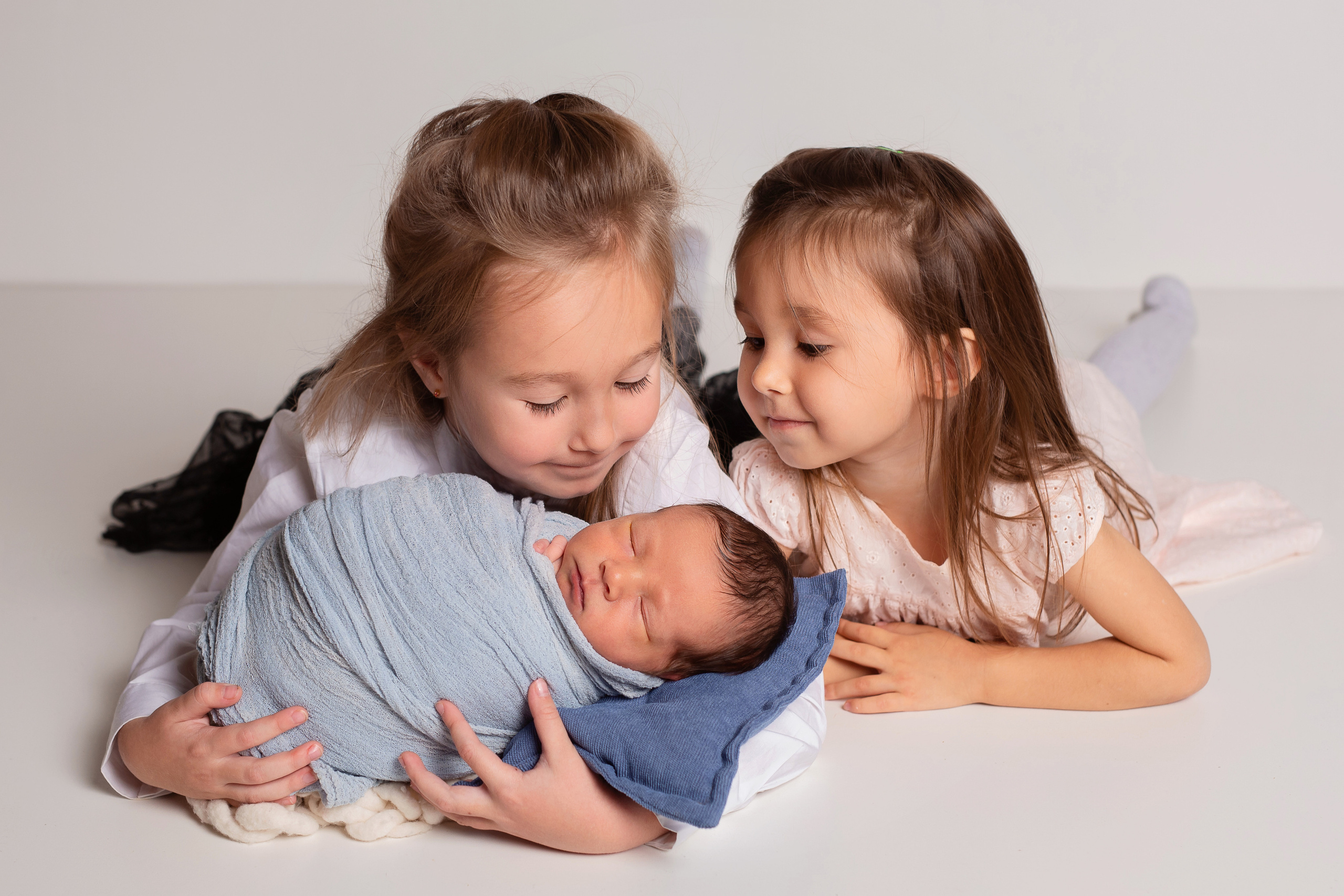 Фотограф новорожденных Йошкар-Ола Казань Чебоксары фотосессия новорожденных фотосессия новорожденного детский фотограф фото младенца детская фотосессия семейный фотограф в Йошкар-Оле Казани Чебоксарах newborn фотосессия фото младенца мальчика фото младенца девочки фотосессия с ребенком фотосессия младенцев фотограф младенцев фотографии детей фотосессия с сыном фотосессия с дочкой карточки для фотосессии новорожденных идеи для фотосессии по месяцам фотосессия новорожденных дома фотосессия новорожденного в студии фотостудия семейная фотосессия с новорожденным одежда для фотосессии новорожденного новорожденной мама и сын мама и дочь двойня новорожденная двойня королевская двойня фотосессия двойни фотосессия родителей новорожденного с новорожденным фото пальчиков фото пяточек самые милые фотографии маленькие пяточки маленькие ручки маленькие пальчики реквизит для фотосессии новорожденных старшая сестра старшие сестры младший новорожденный брат  фотосессия грудничков