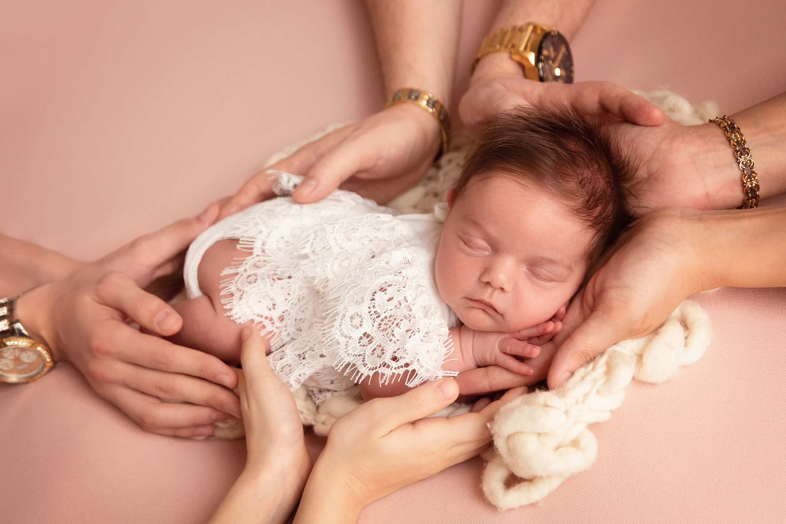 Фотограф новорожденных Йошкар-Ола Казань Чебоксары фотосессия новорожденных фотосессия новорожденного детский фотограф фото младенца детская фотосессия семейный фотограф в Йошкар-Оле Казани Чебоксарах newborn фотосессия фото младенца мальчика фото младенца девочки фотосессия с ребенком фотосессия младенцев фотограф младенцев фотографии детей фотосессия с сыном фотосессия с дочкой карточки для фотосессии новорожденных идеи для фотосессии по месяцам фотосессия новорожденных дома фотосессия новорожденного в студии фотостудия семейная фотосессия с новорожденным одежда для фотосессии новорожденного новорожденной мама и сын мама и дочь двойня новорожденная двойня королевская двойня фотосессия двойни фотосессия родителей новорожденного с новорожденным фото пальчиков фото пяточек самые милые фотографии маленькие пяточки маленькие ручки маленькие пальчики реквизит для фотосессии новорожденных фотосессия с живыми цветами фотосессия девочки с цветами фото с розами фотосъемка большой семьи