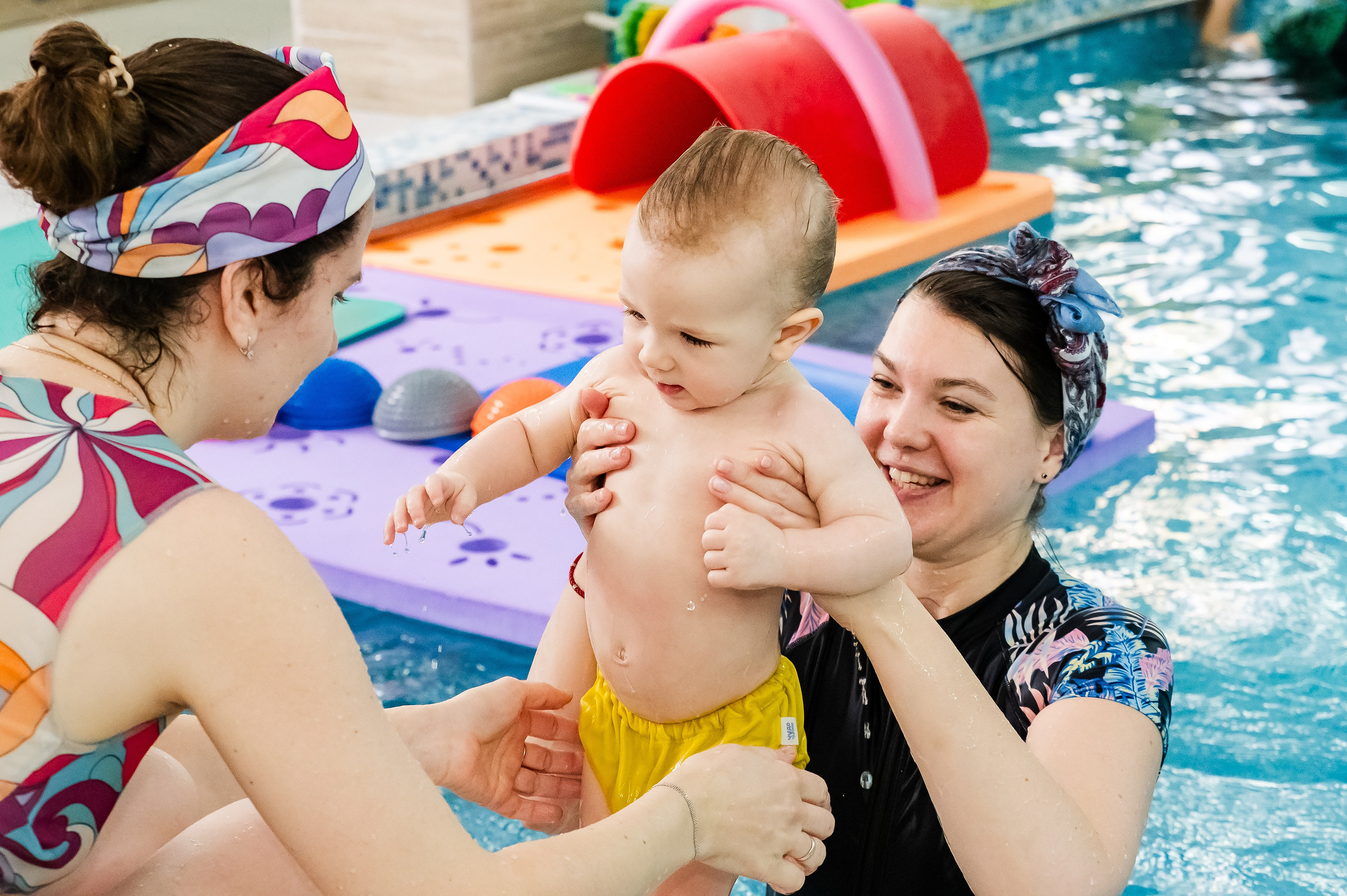 Грудничковое плавание. Репортажный, семейный и детский фотограф в Пензе и Заречном Арина Ермилова. Картины барельеф на заказ