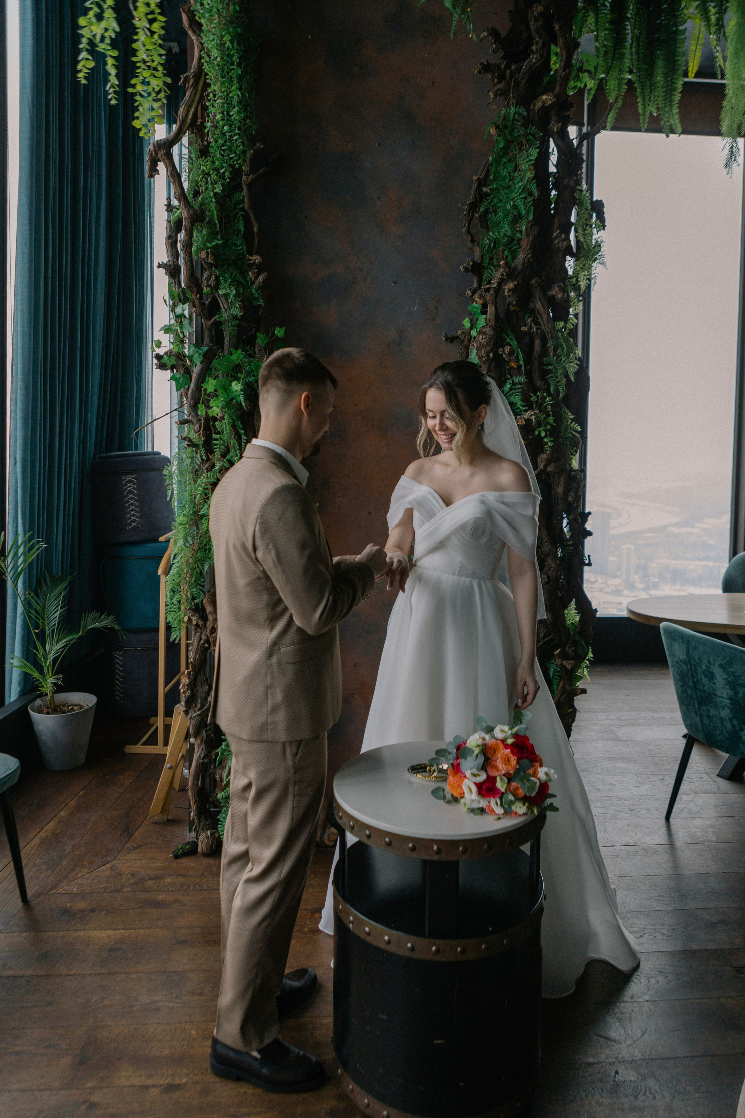 Ксюша и Илья. Утро в отеле роспись в Birds. Свадебный и портретный фотограф в Москве Анастасия Масюк