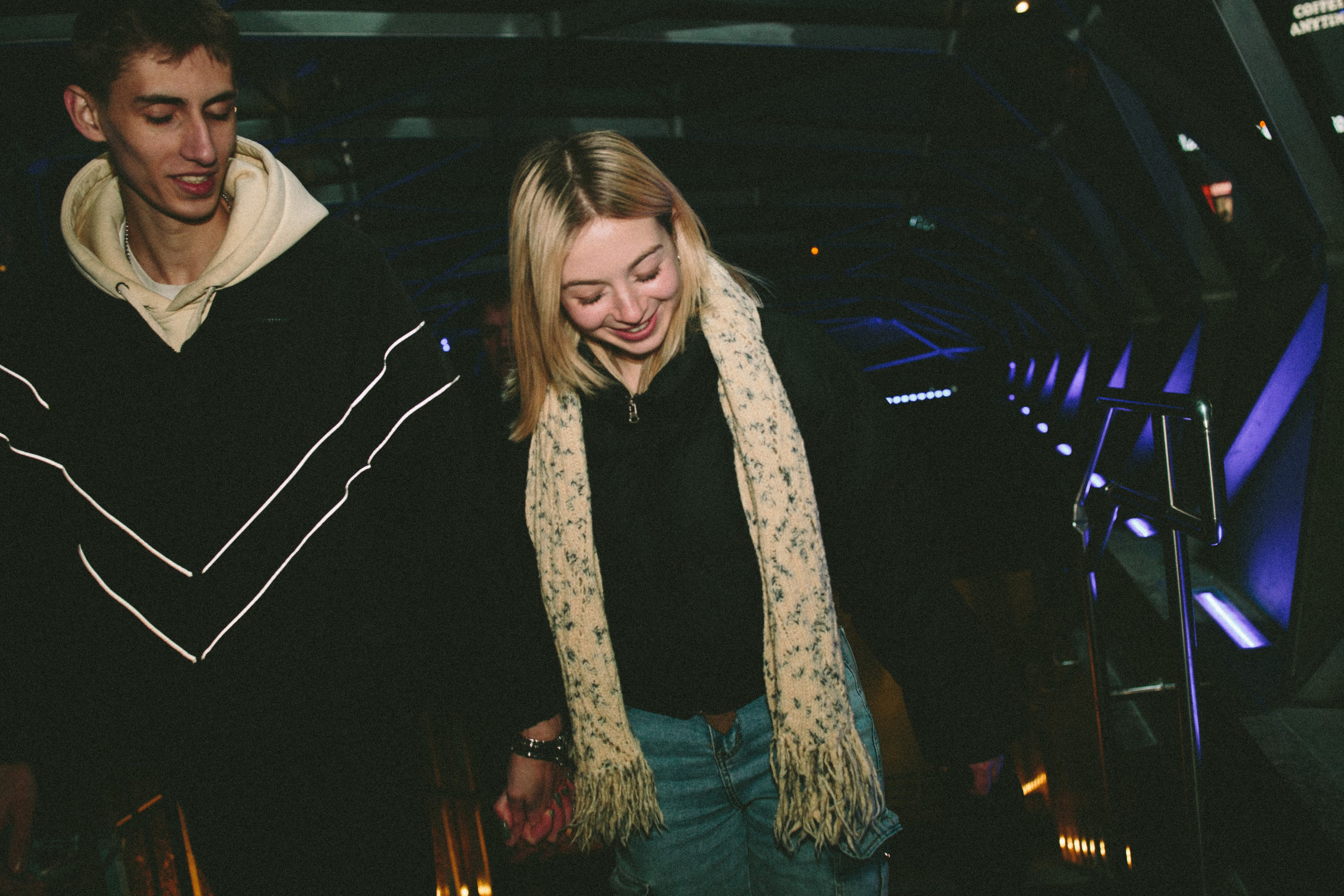 Прогулки по ночному городу. Lifestyle семейный и детский фотограф в Омске Иванова Екатерина