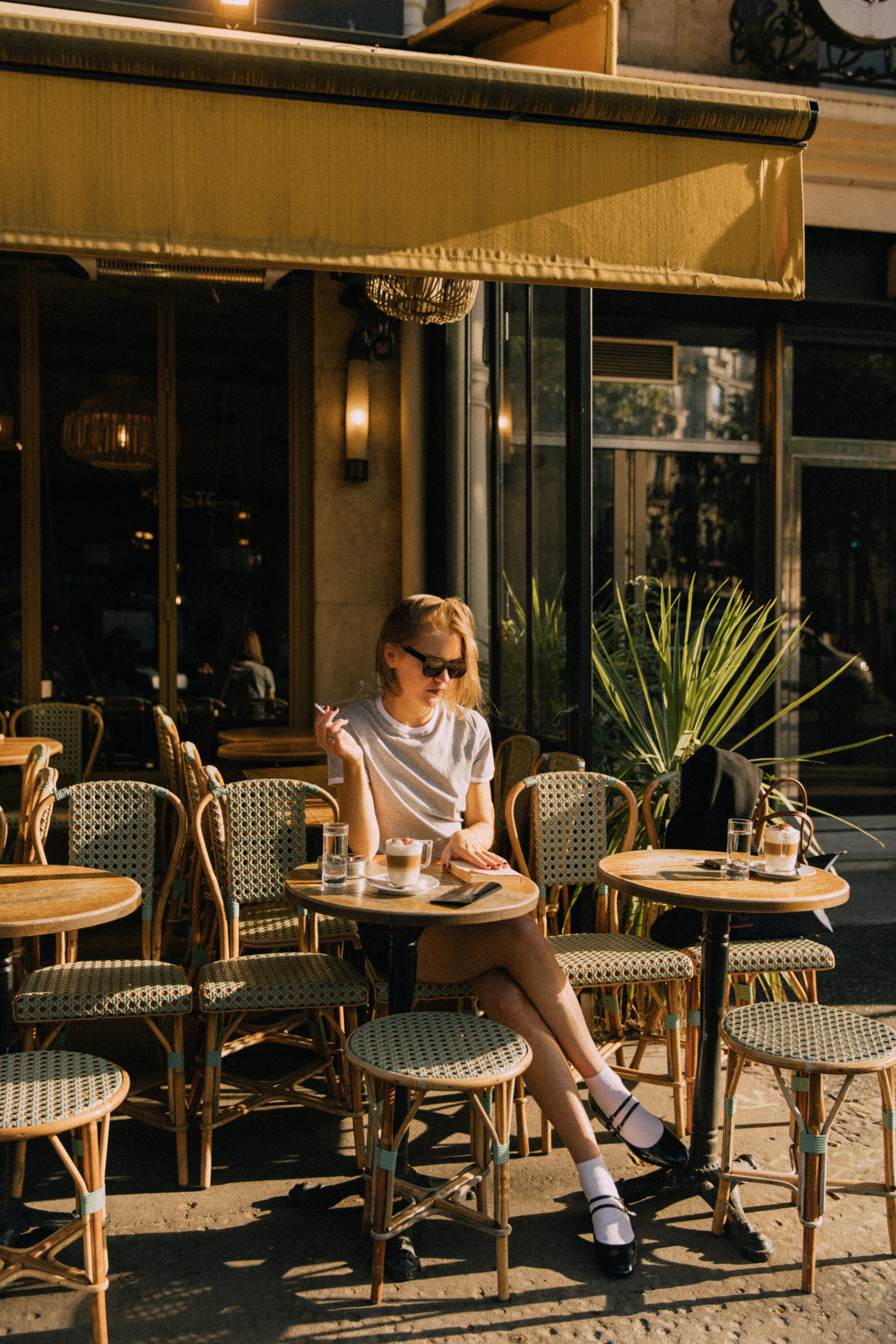 September sun. Photographer in Paris